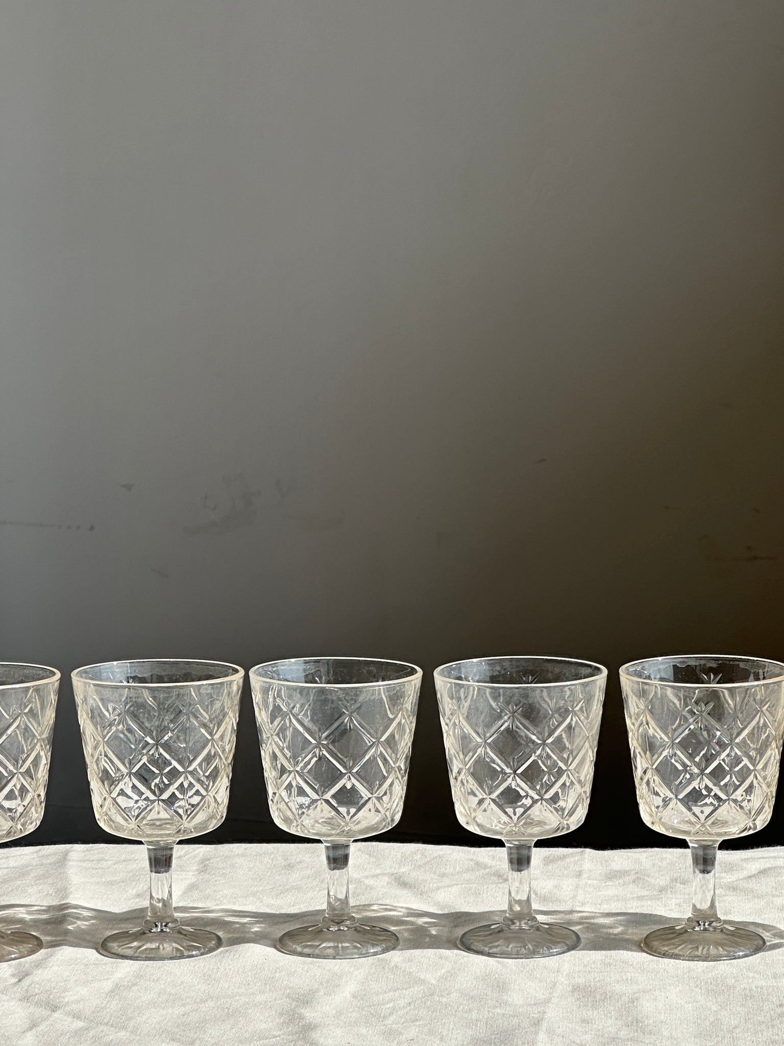6 grands verres à eau en verre classiques à pied motif losanges