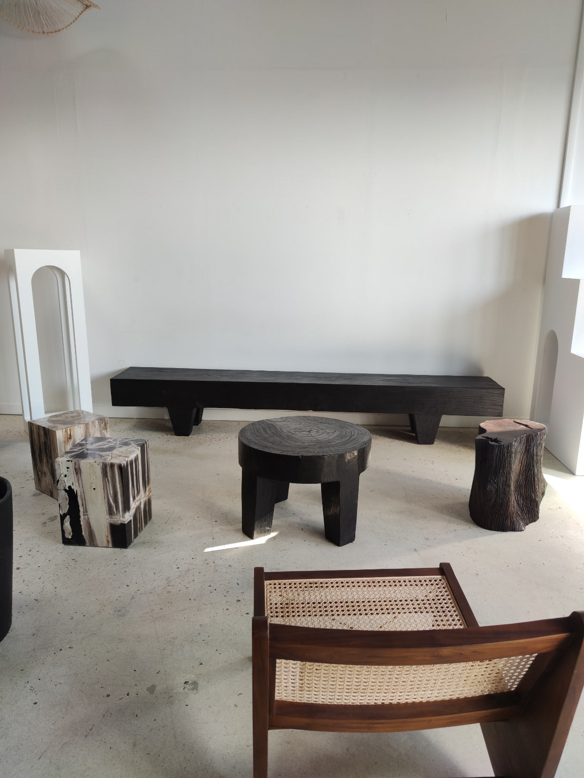 Grand banc en bois noir minimal rectangulaire 2m75 – OfficeObjets
