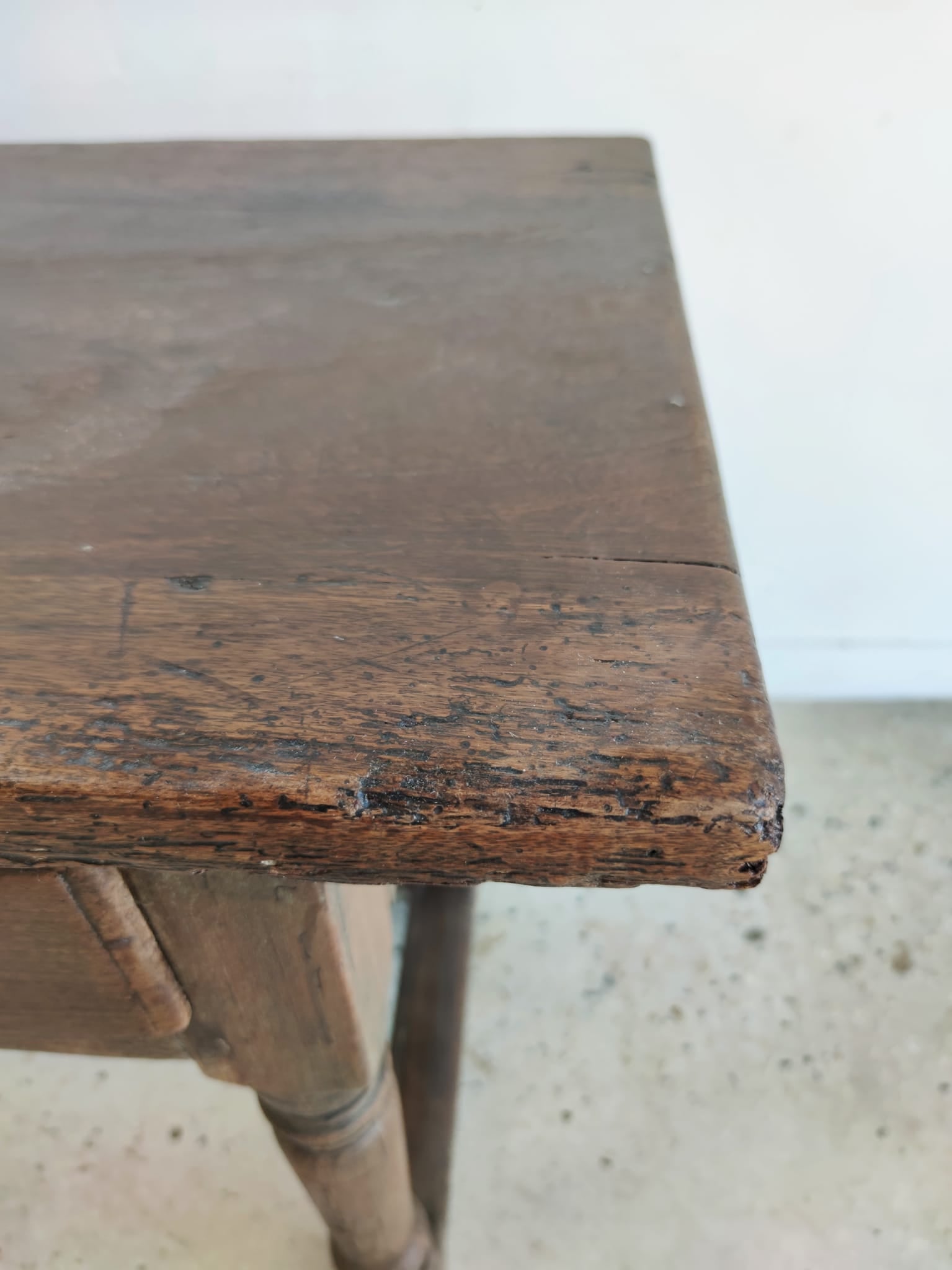 Ancienne table de ferme en chêne pouvant servir de bureau