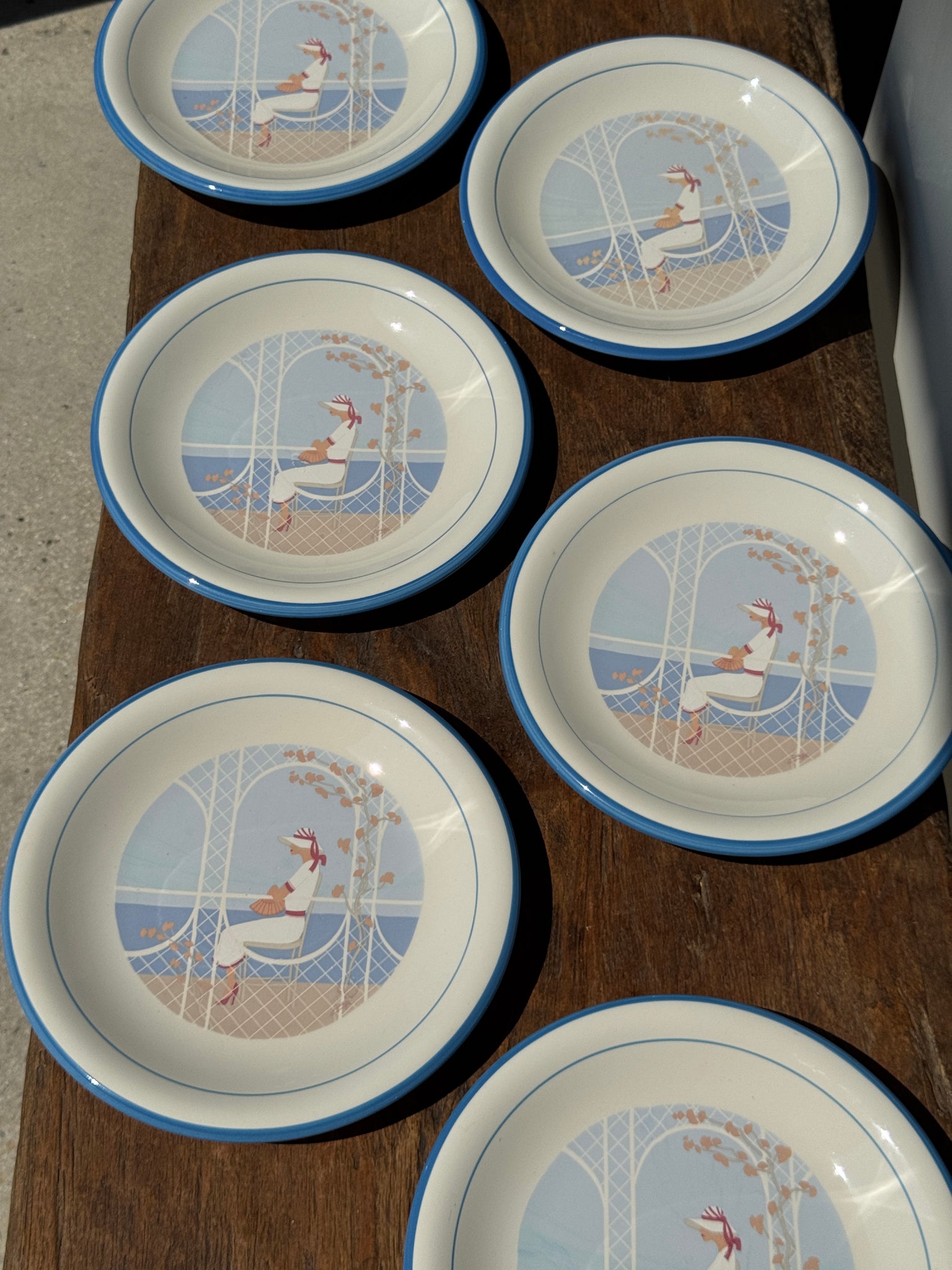 Lot de 3 assiettes creuses et 3 assiettes à dessert et 6 assiettes éclat, vaisselle italienne à motif de femmes en bord de mer