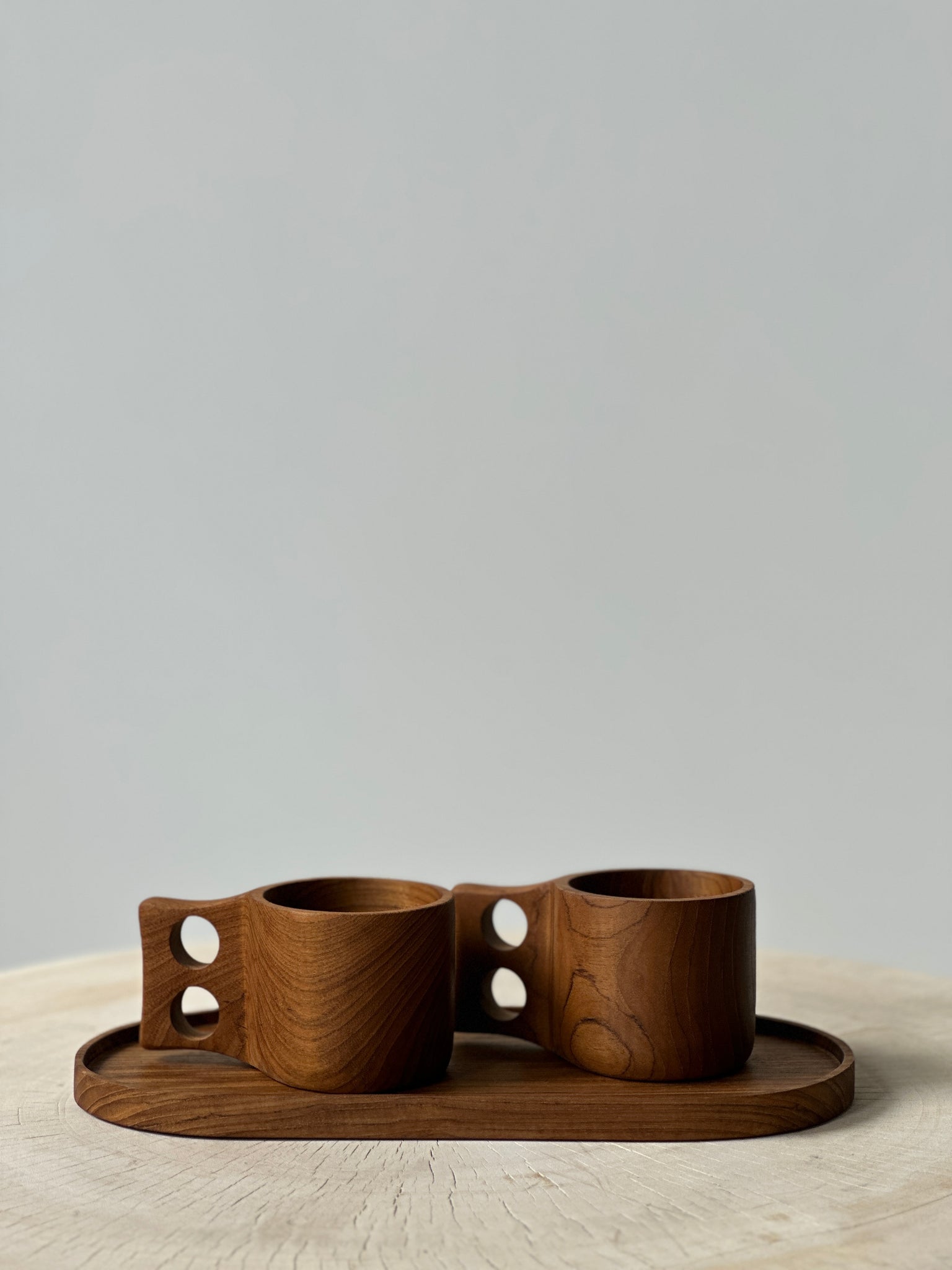 Petit mug design en teck asiatique monoxyle naturel
