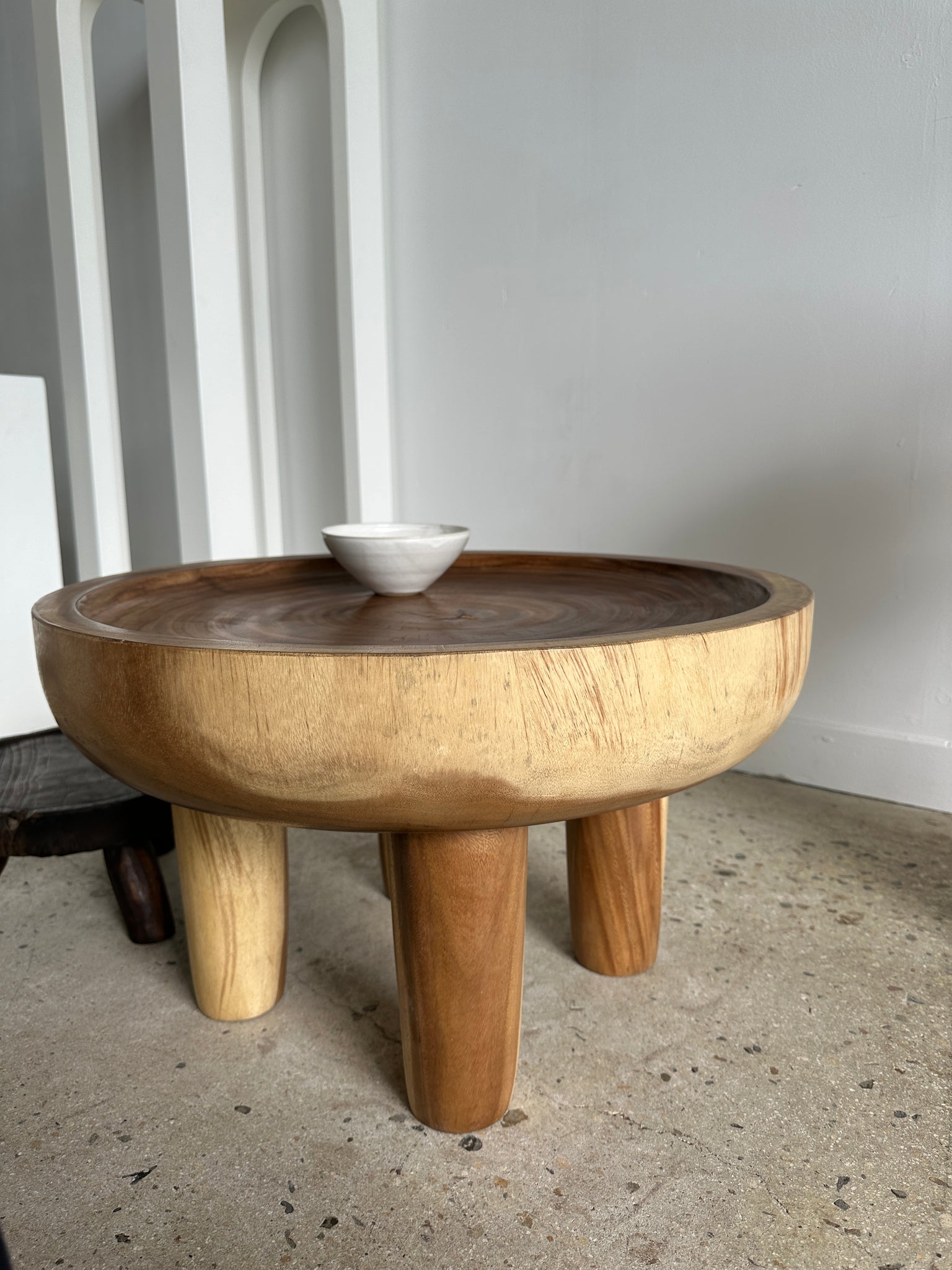 Coffee table, table basse quadripode en suar
