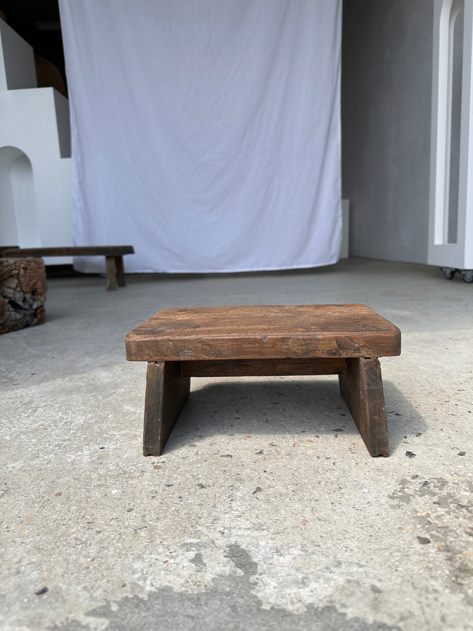 Petit stool, tabouret d'appoint en teck ancien, repose-pied