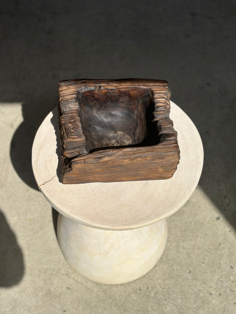 Coupe en teck asiatique brune foncée carrée