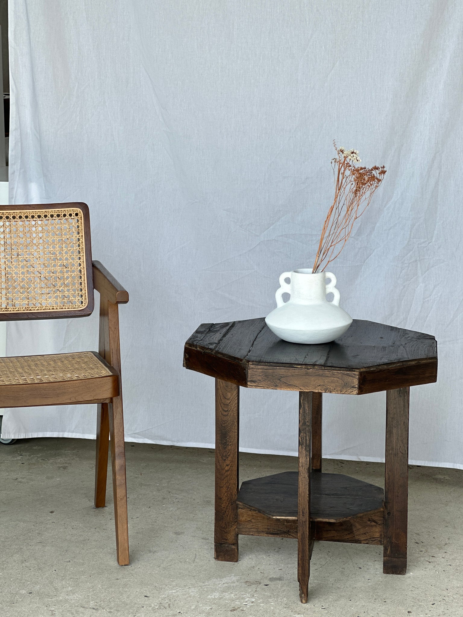 Guéridon ou petite table d'appoint octogonale piètement quadripode à entretoise de style moderniste vintage