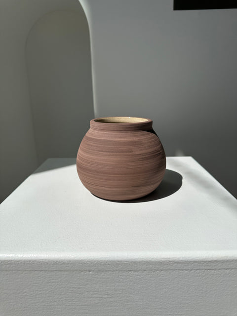 Petit vase boule texturisé brun poudré H10 D11