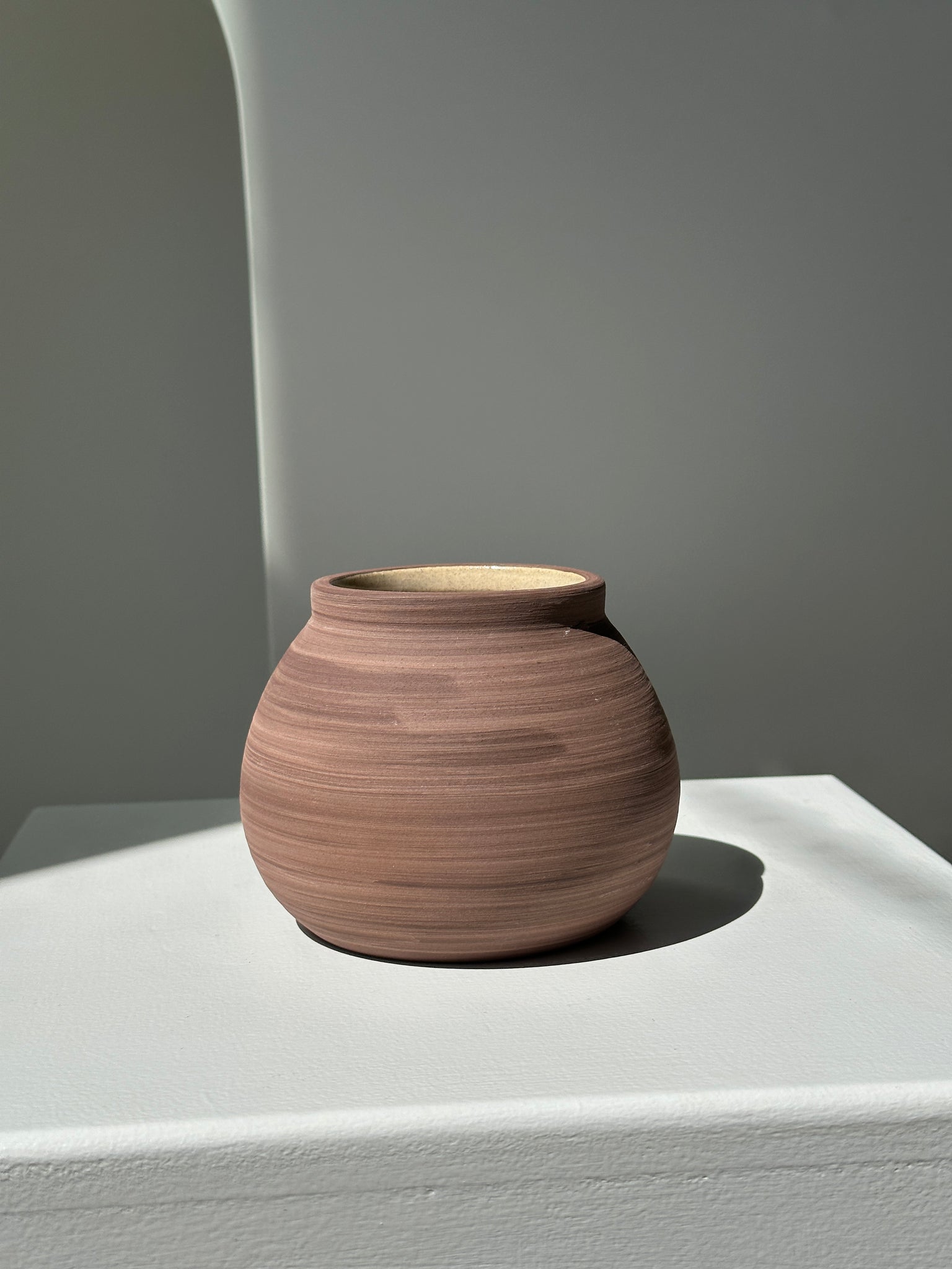 Petit vase boule texturisé brun poudré H10 D11