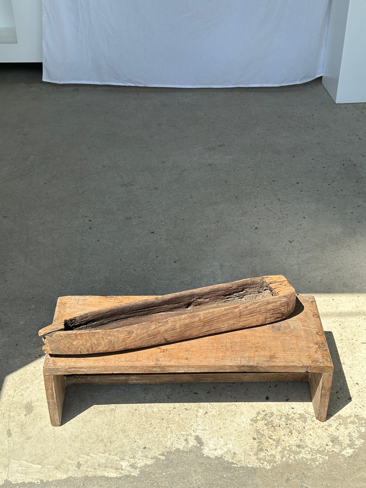 Petit banc bas ou repose pied en teck ancien asiatique