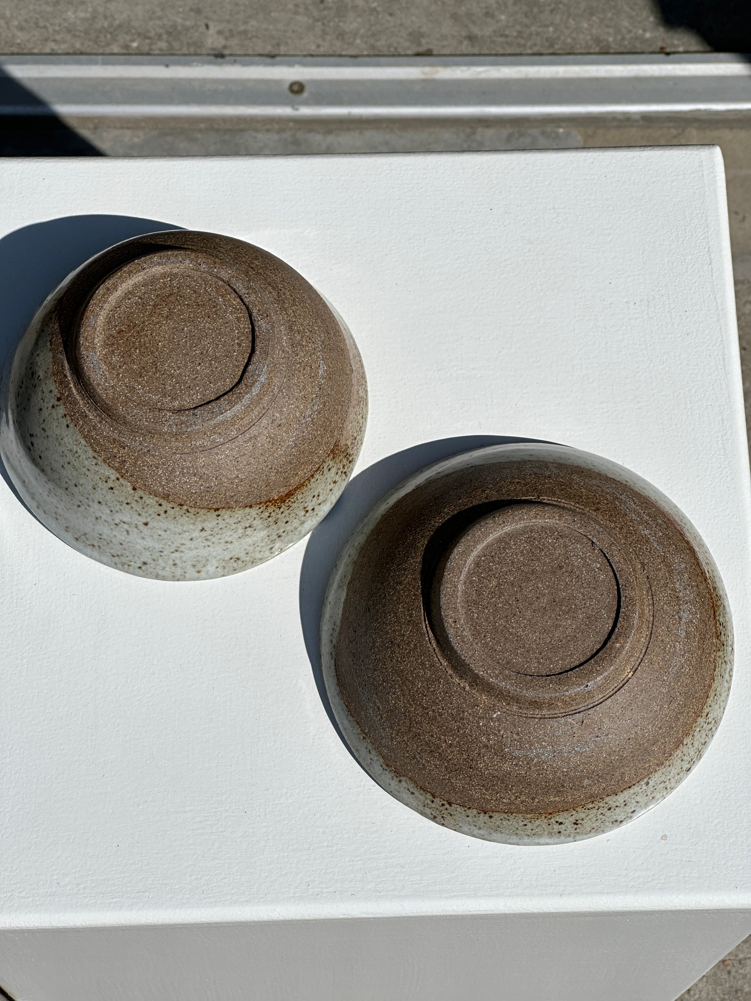 Duo de petit bols brun et céramique glacée mouchetée (1haut + 1bas)