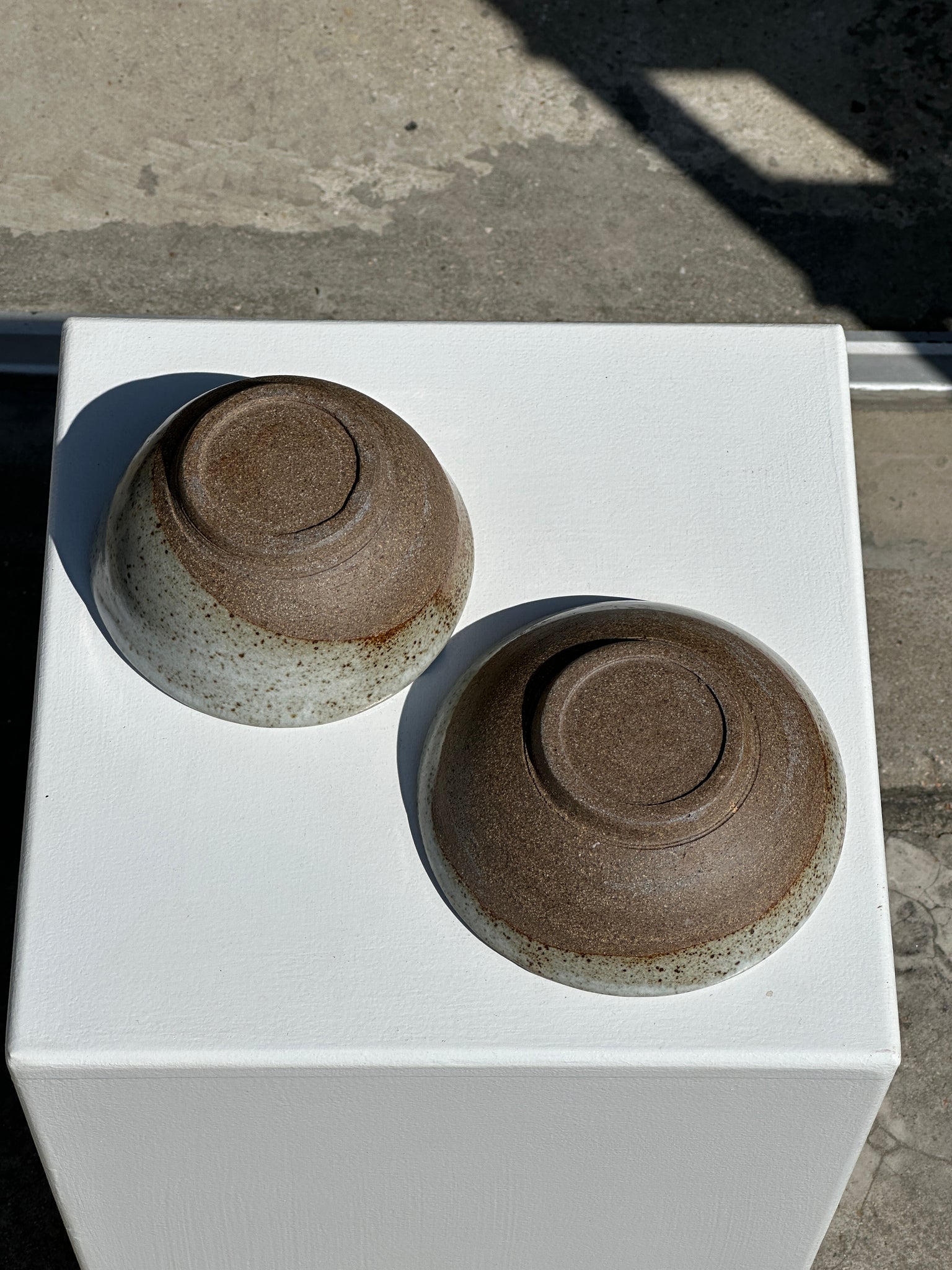 Duo de petit bols brun et céramique glacée mouchetée (1haut + 1bas)