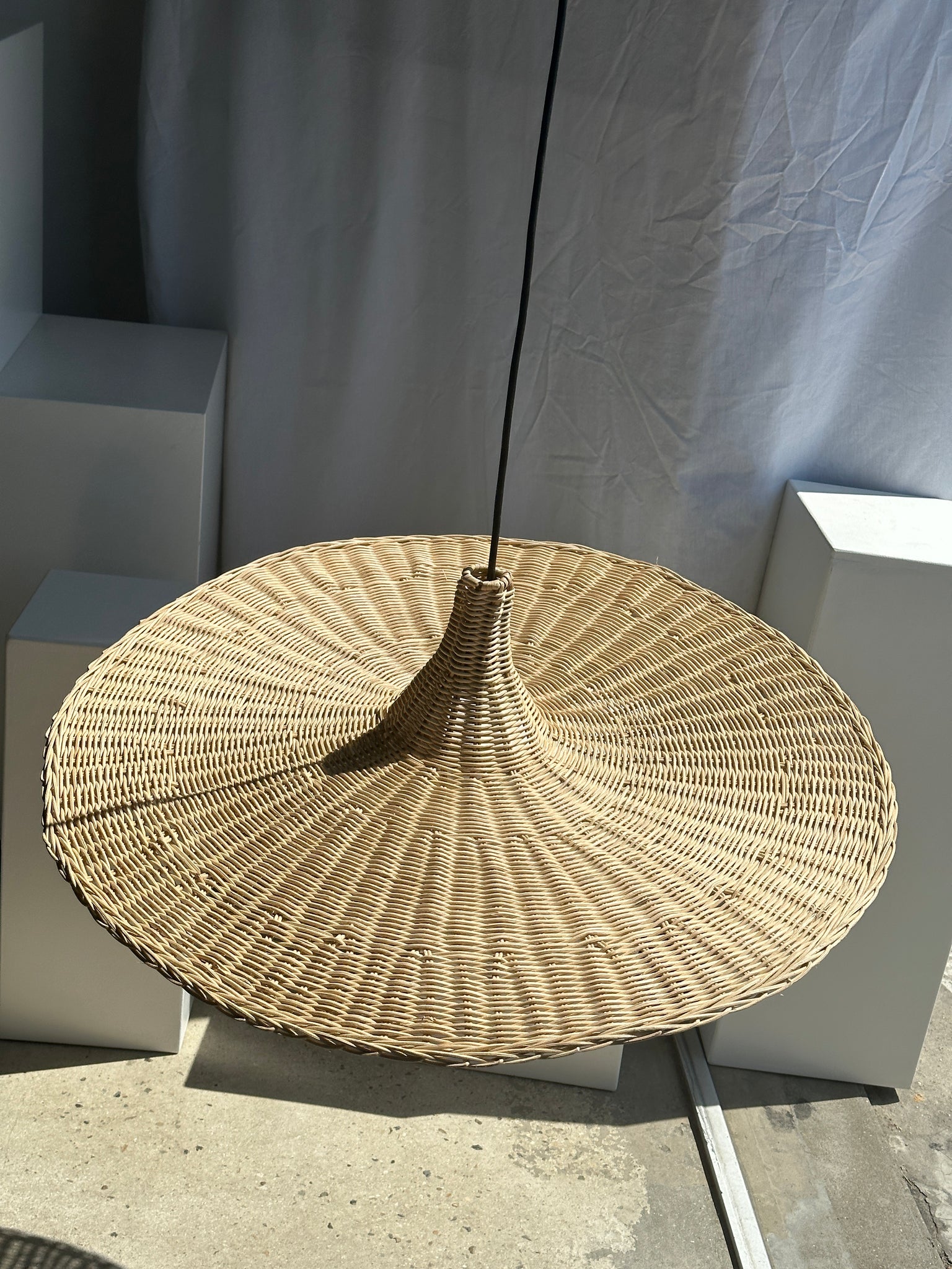Grande suspension, luminaire en rotin en forme chapeau D:80cm