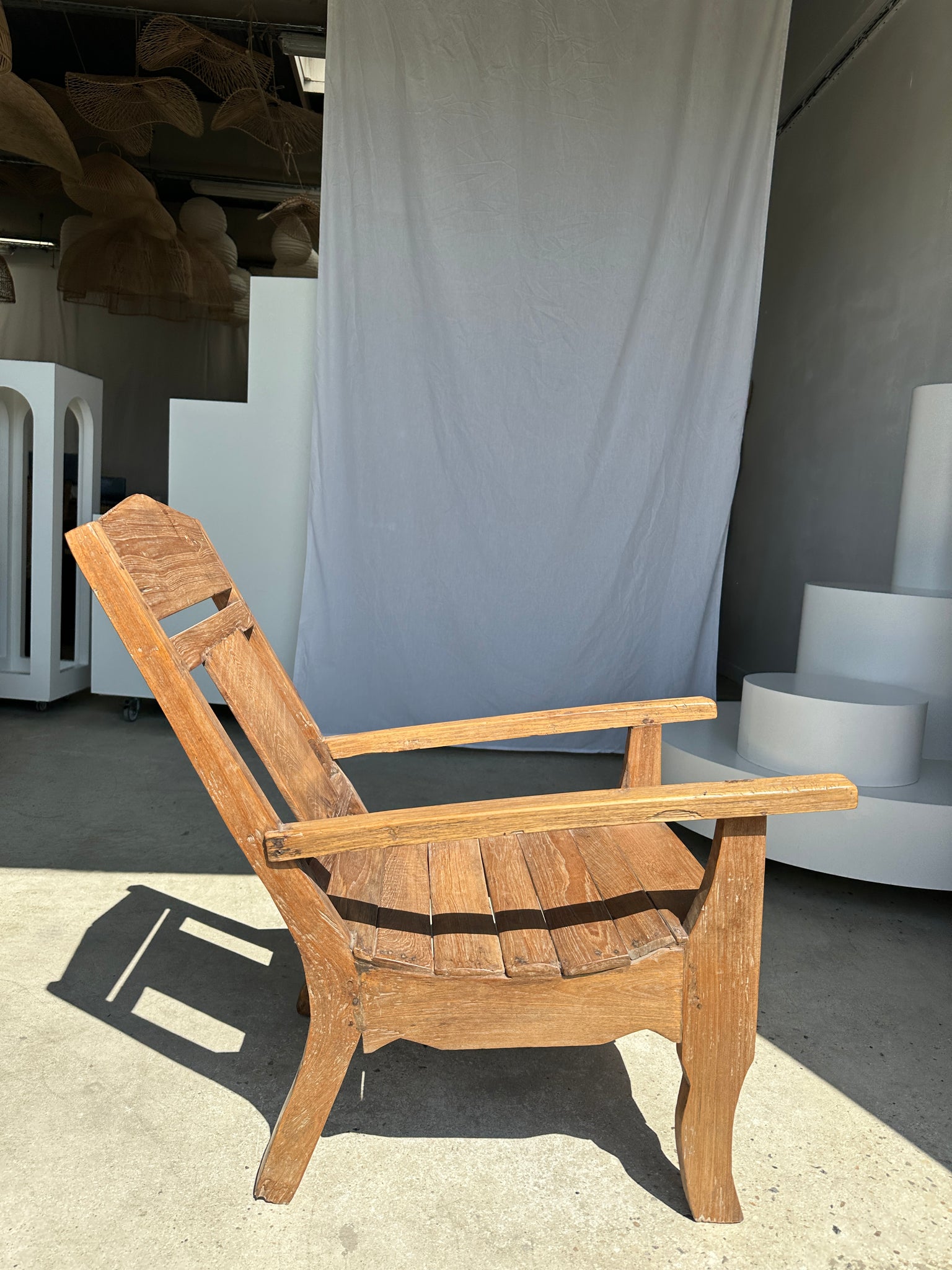 Grand fauteuil de repos asiatique en bois vintage