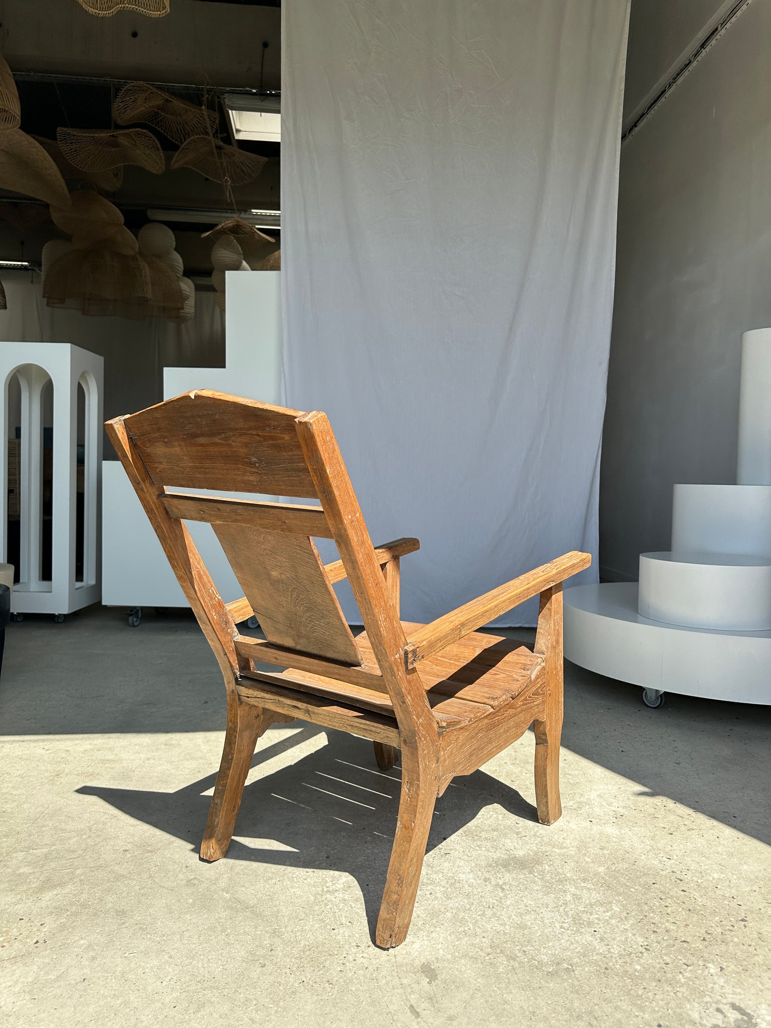 Grand fauteuil de repos asiatique en bois vintage