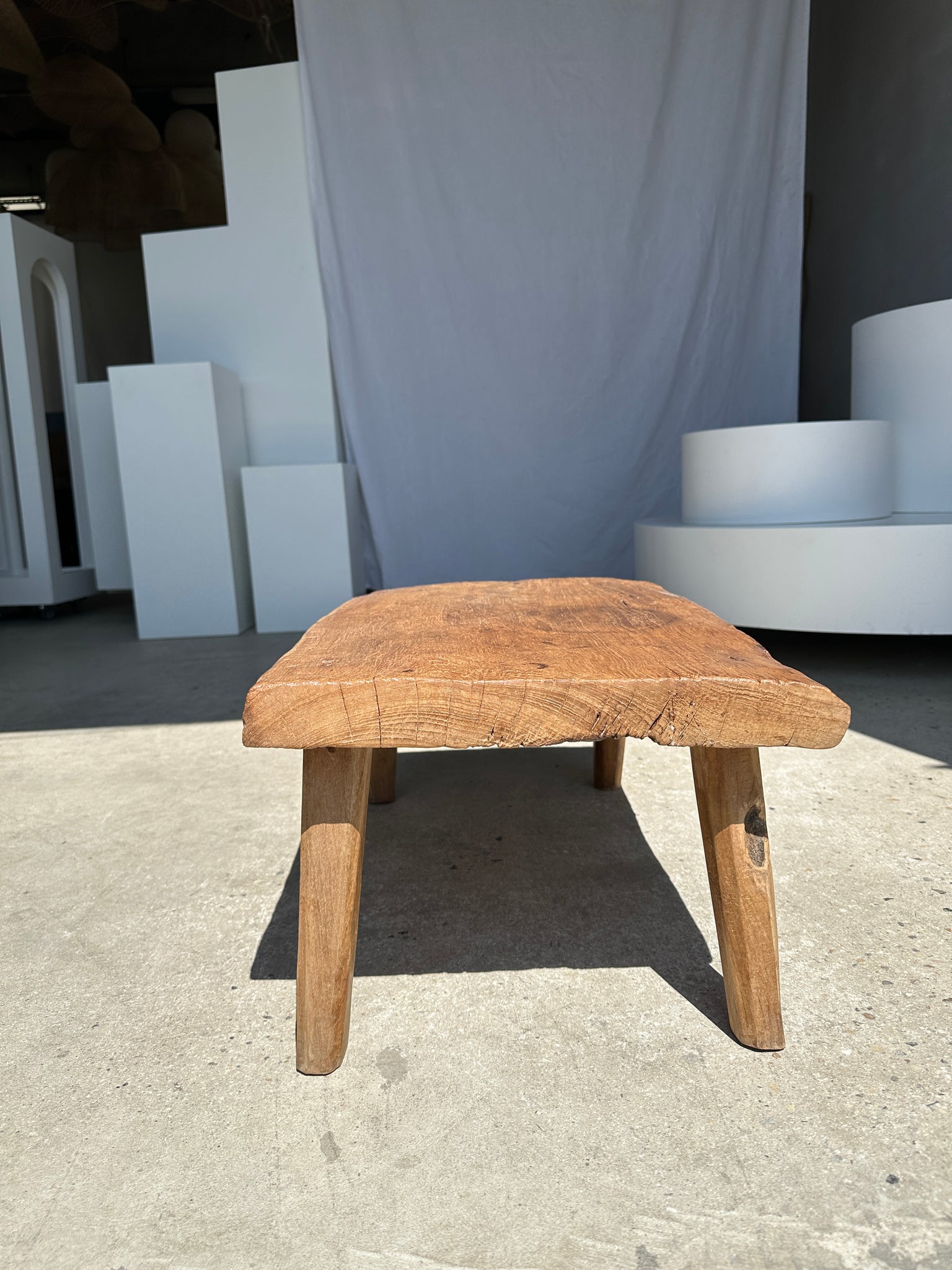 Petite table basse en teck blond quadripode H:30 L:63,5 l:40