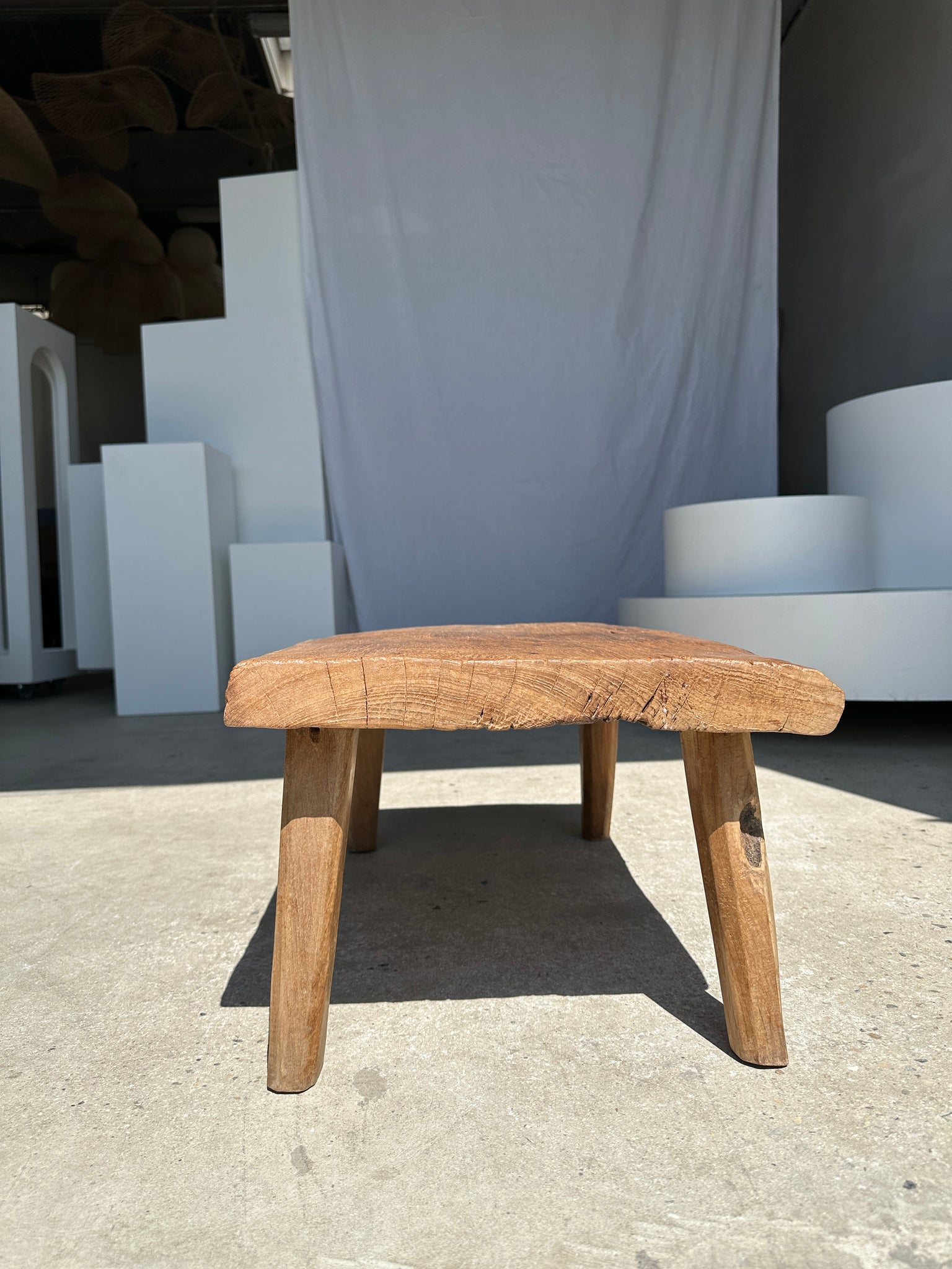 Petite table basse en teck blond quadripode H:30 L:63,5 l:40