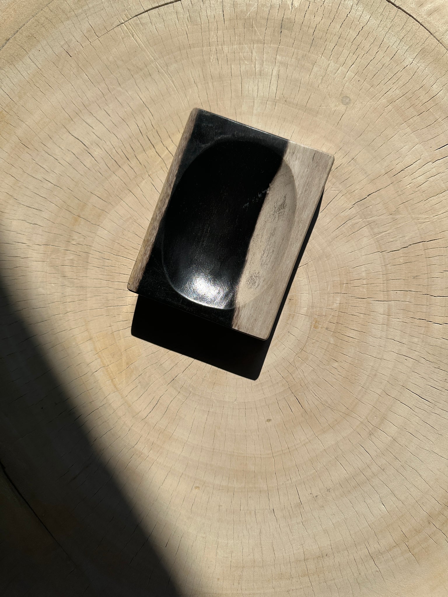 Porte savon en bois pétrifié côté blanc droit