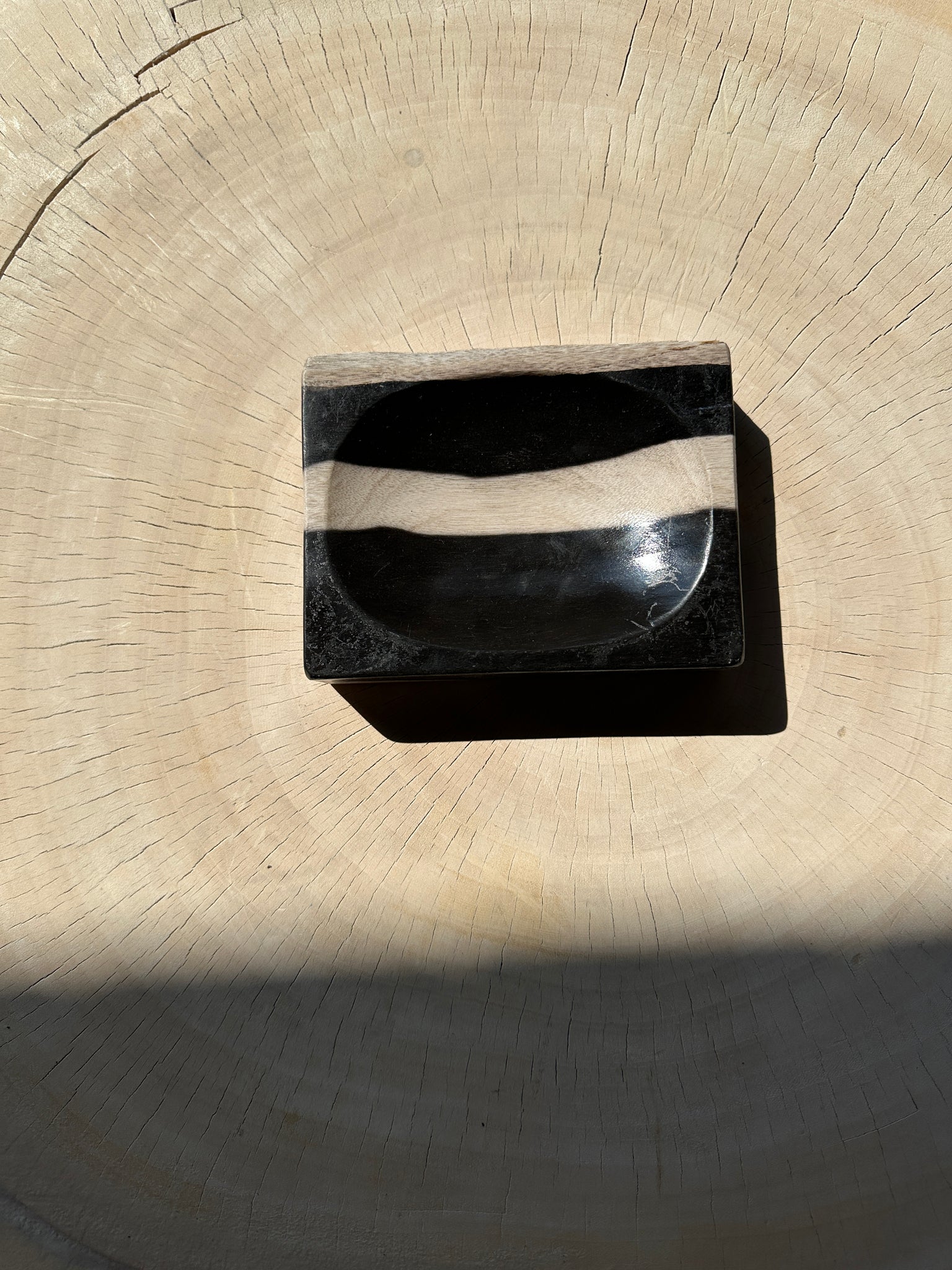 Porte savon en bois pétrifié rayure blanche au milieu et sur le côté