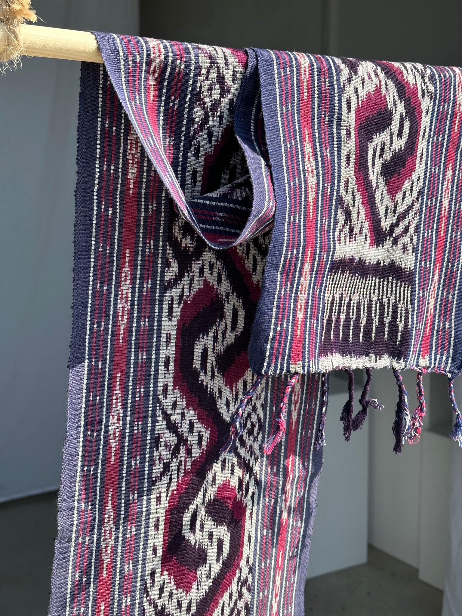 Ikat indonésien violet et fuchsia, tissu traditionnel 190x26cm