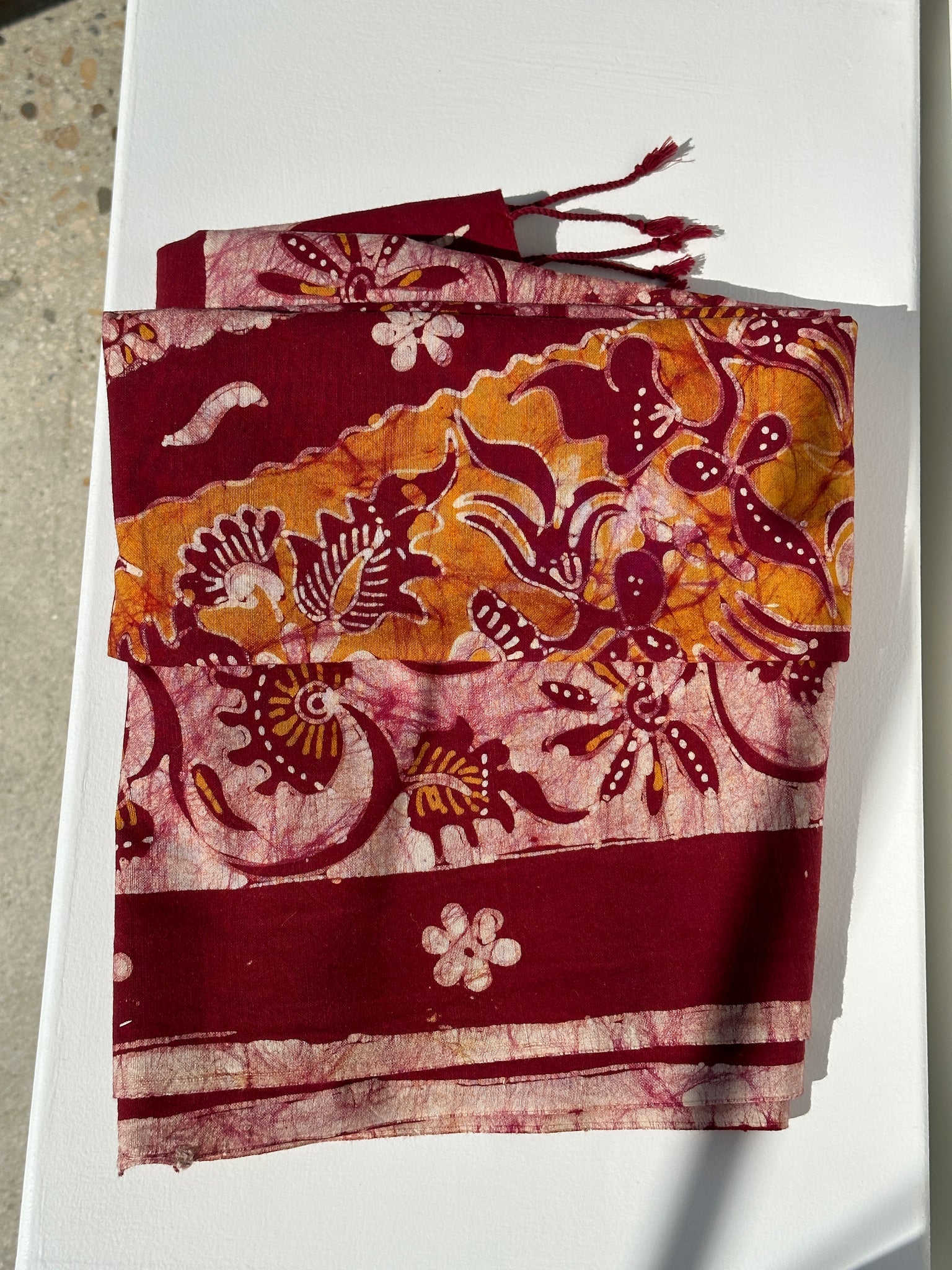 Batik imprimé indonésien à dominante rouge et orange 185x50