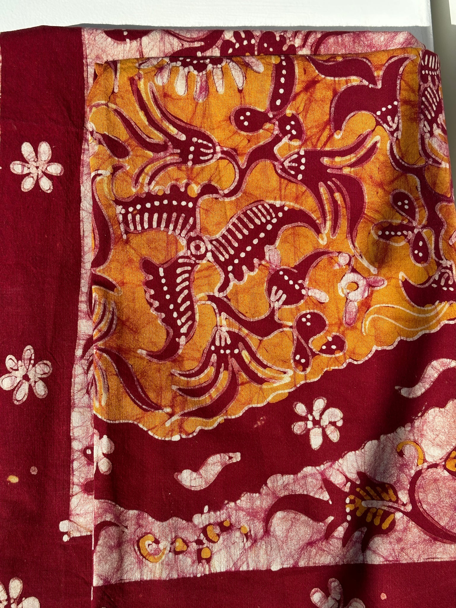 Batik imprimé indonésien à dominante rouge et orange 185x50