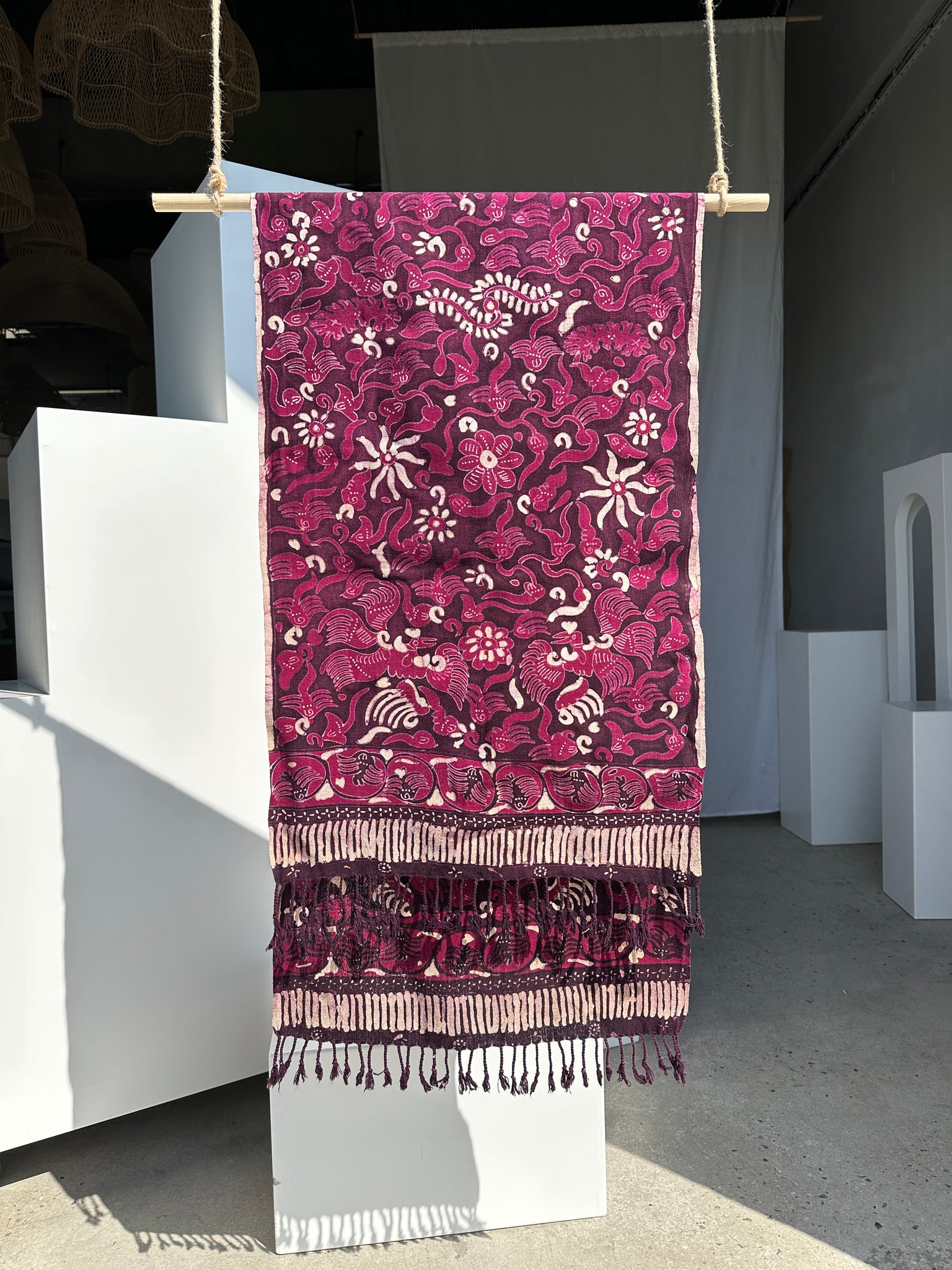 Batik imprimé fuchsia foncé, tissu cérémoniel indonésien 185x50