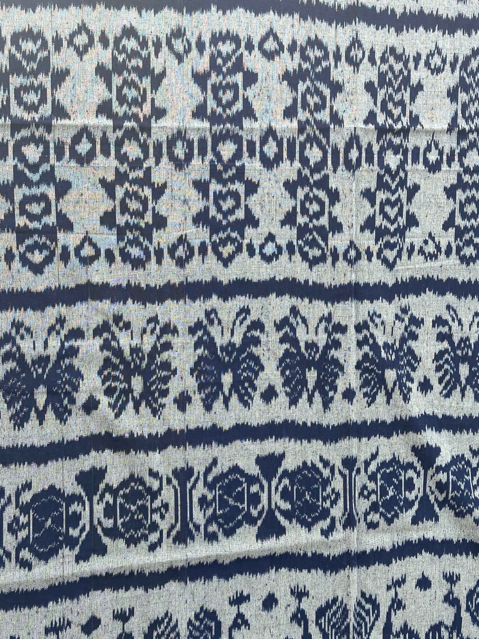 Grand ikat bleu et blanc motif de paon 2m35x1m15
