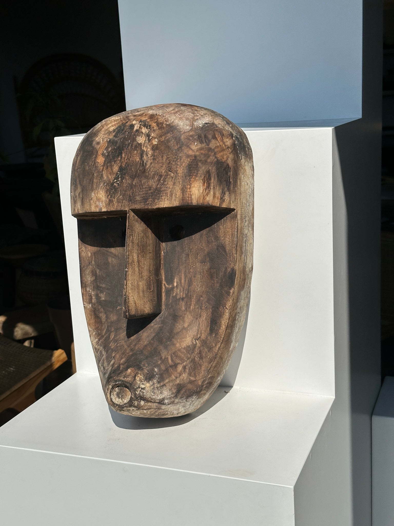 Grand masque Timor en bois patiné H:50cm (3)