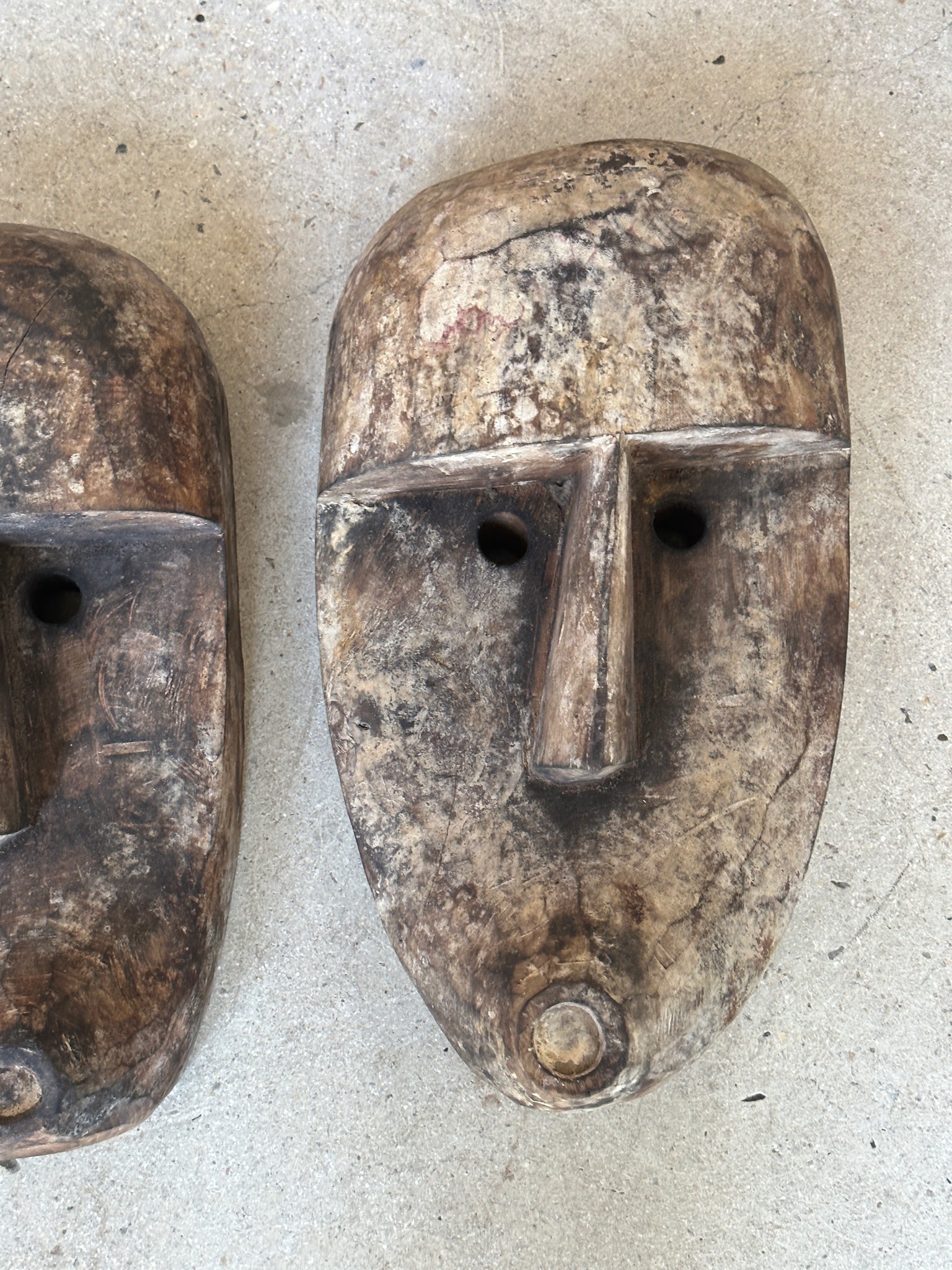 Grand masque Timor en bois patiné H:50cm (2)