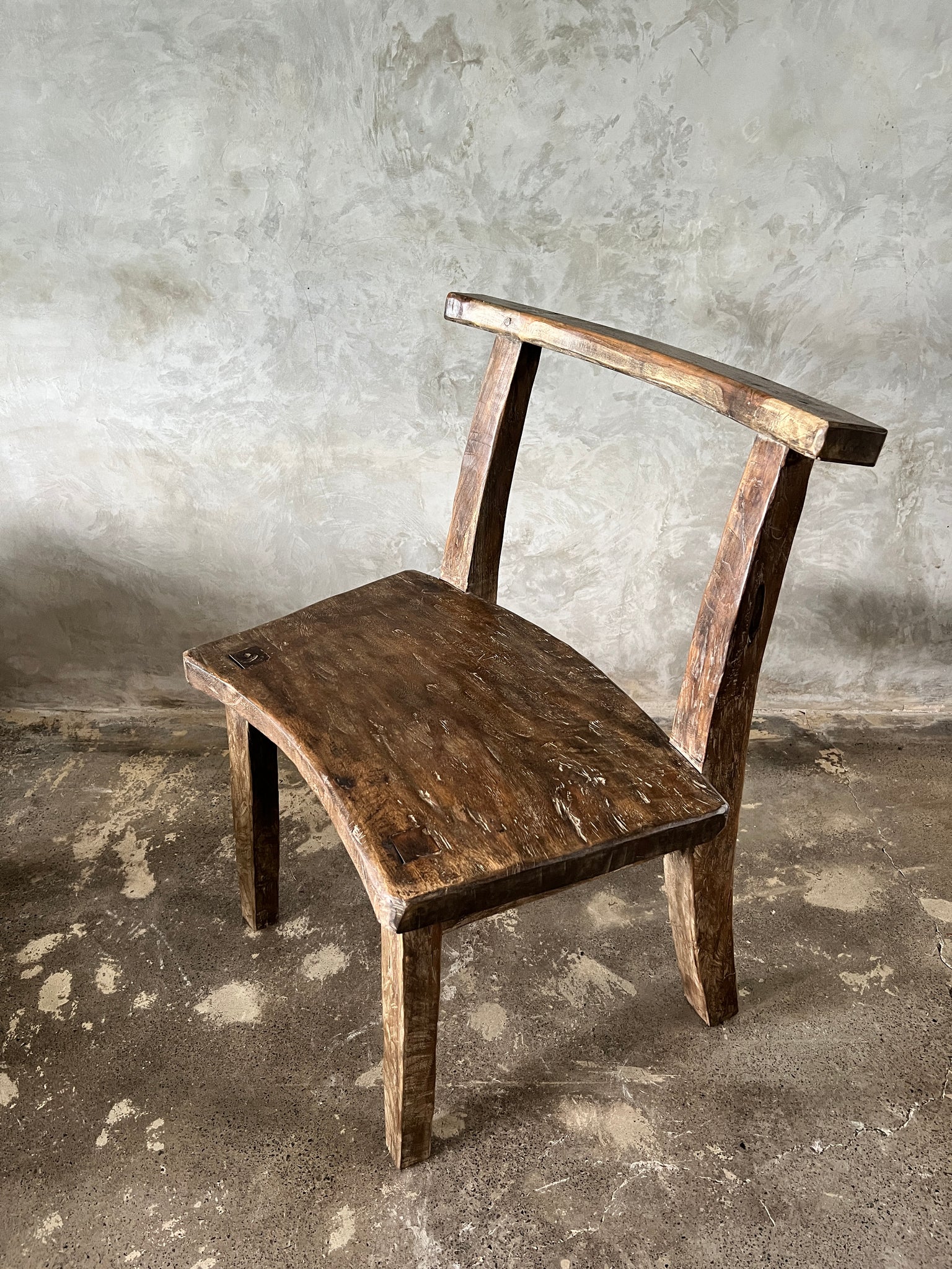 Grande chaise ou fauteuil en teck ancien H84 L60