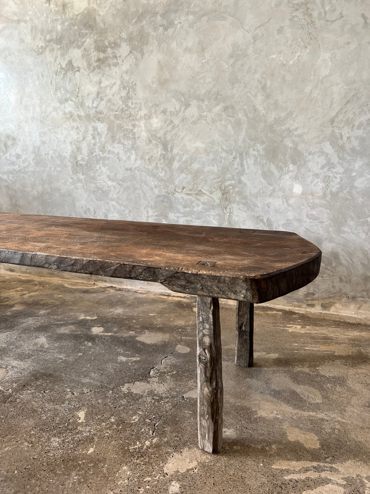 Grande table basse arrondie en teck asiatique ancien L:2m l:50 H:50