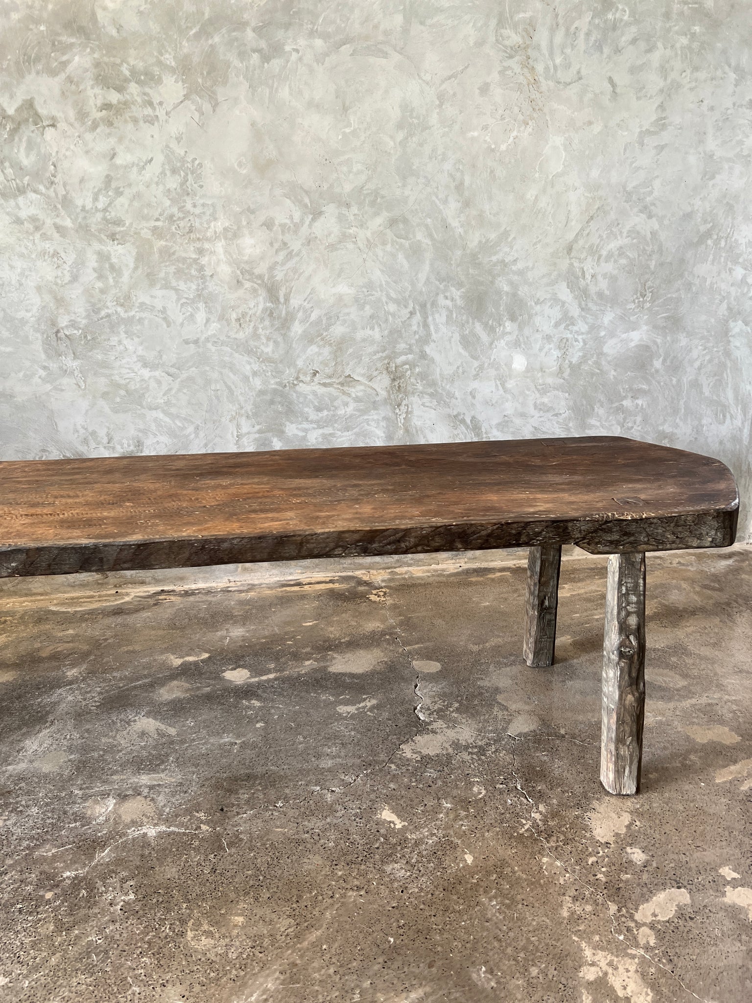 Grande table basse arrondie en teck asiatique ancien L:2m l:50 H:50