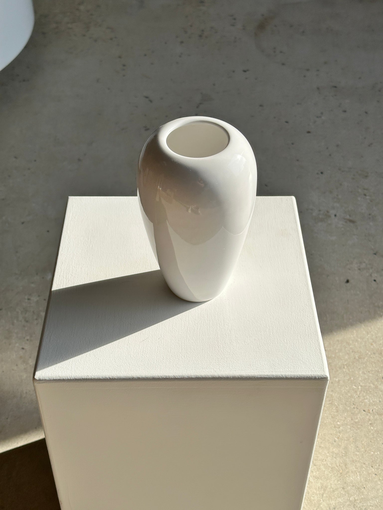 Vase blanc oblong H:20cm