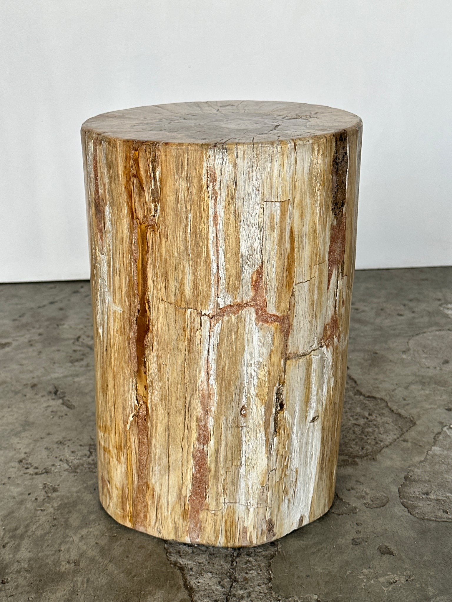 Table d'appoint en bois pétrifié mordoré cœur gris H:35 D:23-4