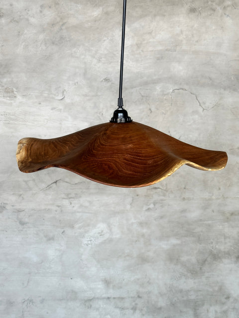 Moyenne suspension en feuille de teck ondulée (Medium D:50 H:20)