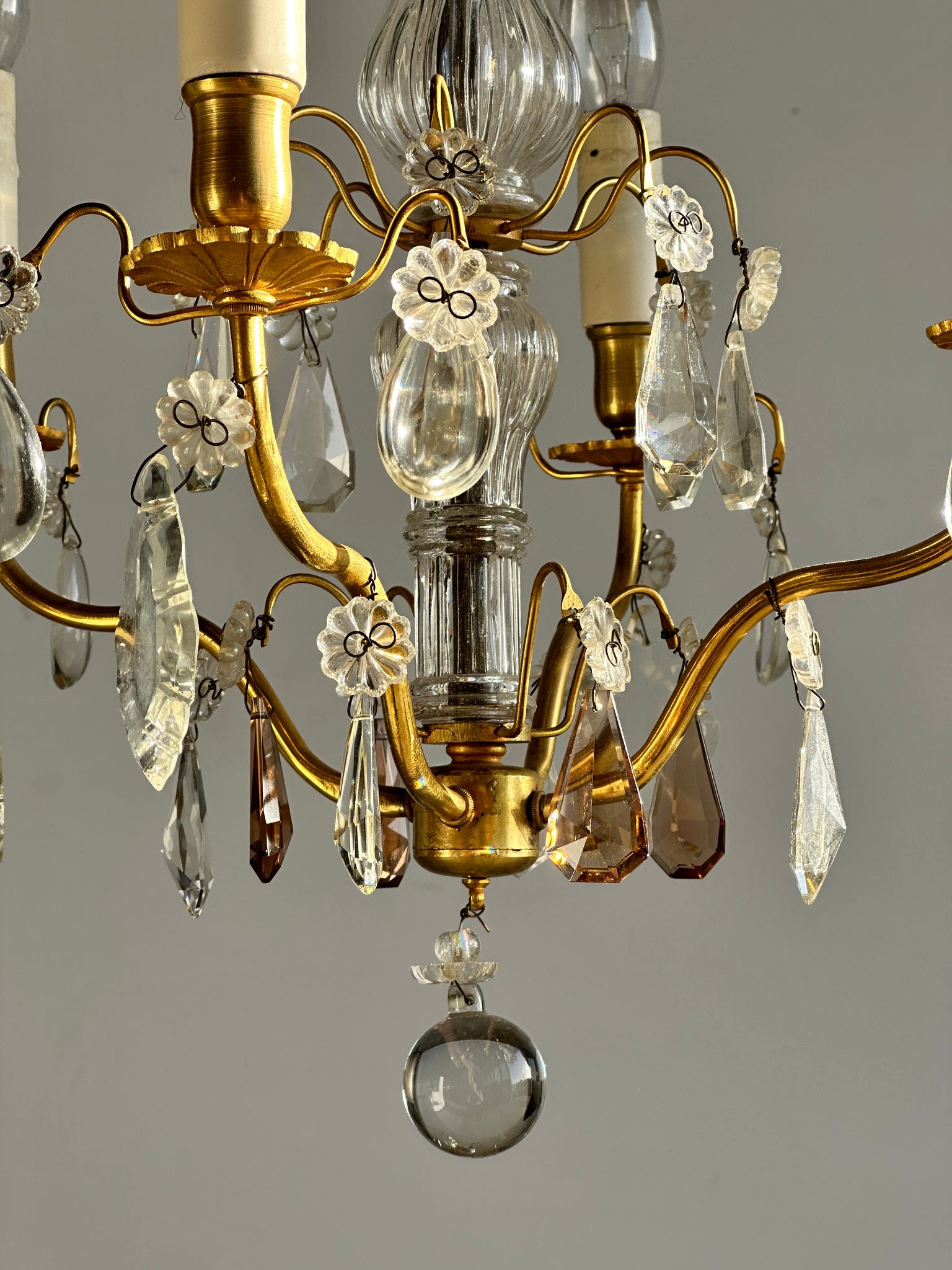 Lustre classique en métal doré à 4 bras de lumière et pampilles