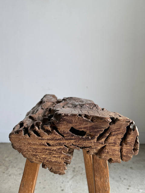 Petit banc organique en teck asiatique upcyclé quadripode - Bulan