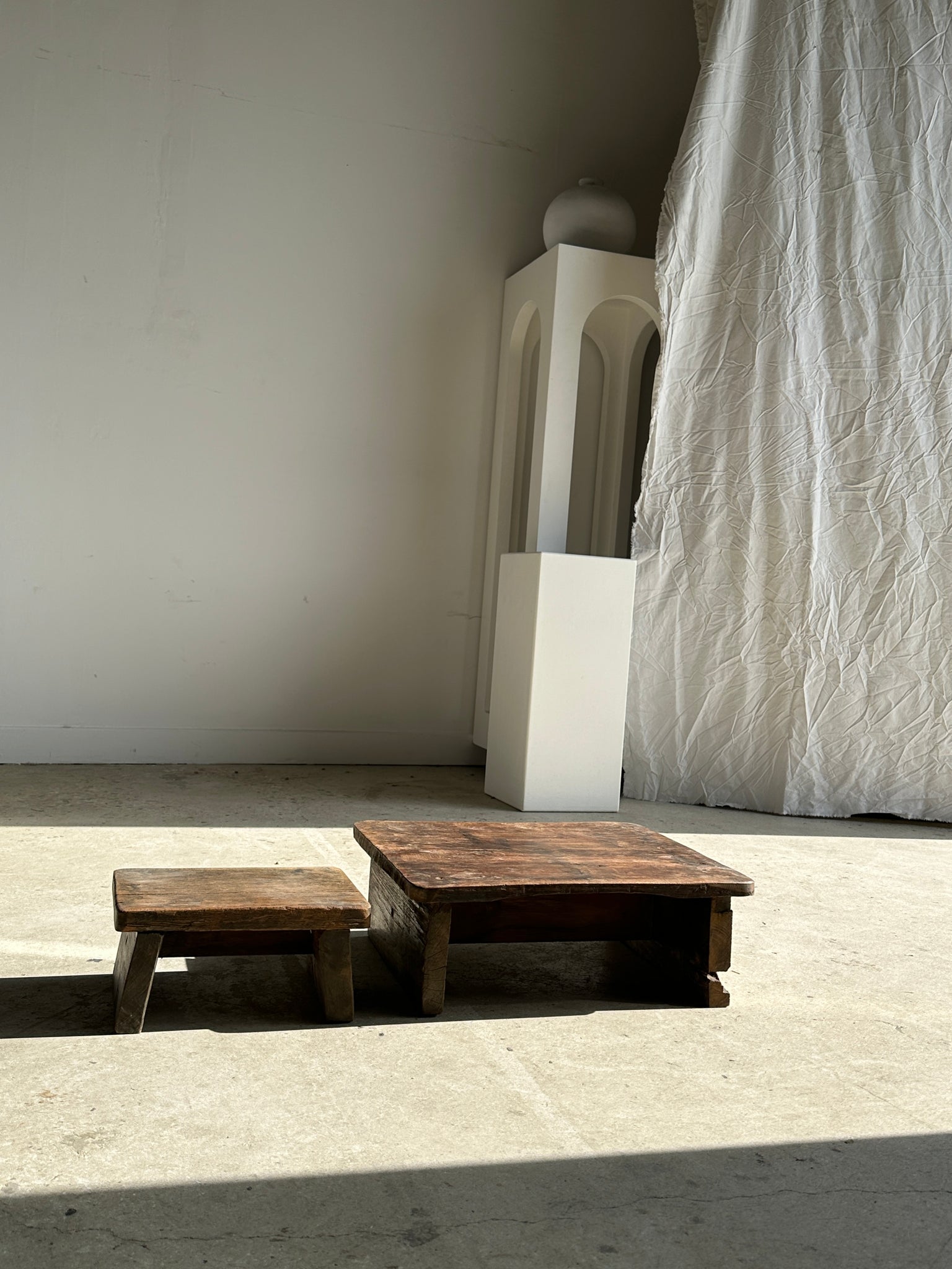 Petite table basse en bois recyclée rectangulaire basse en teck upcyclé