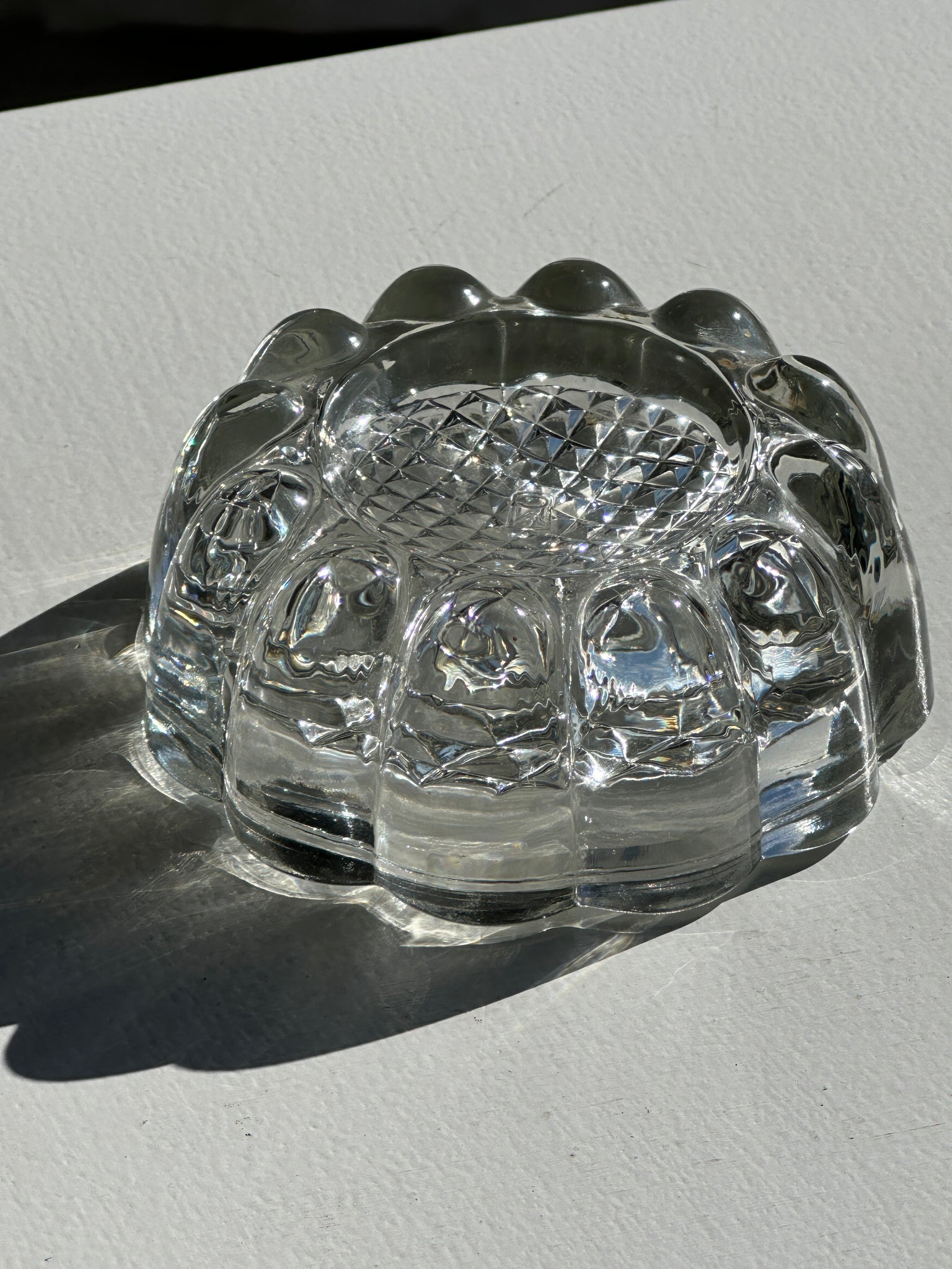 Petit cendrier en verre en forme de fleur France Reims Marque MO
