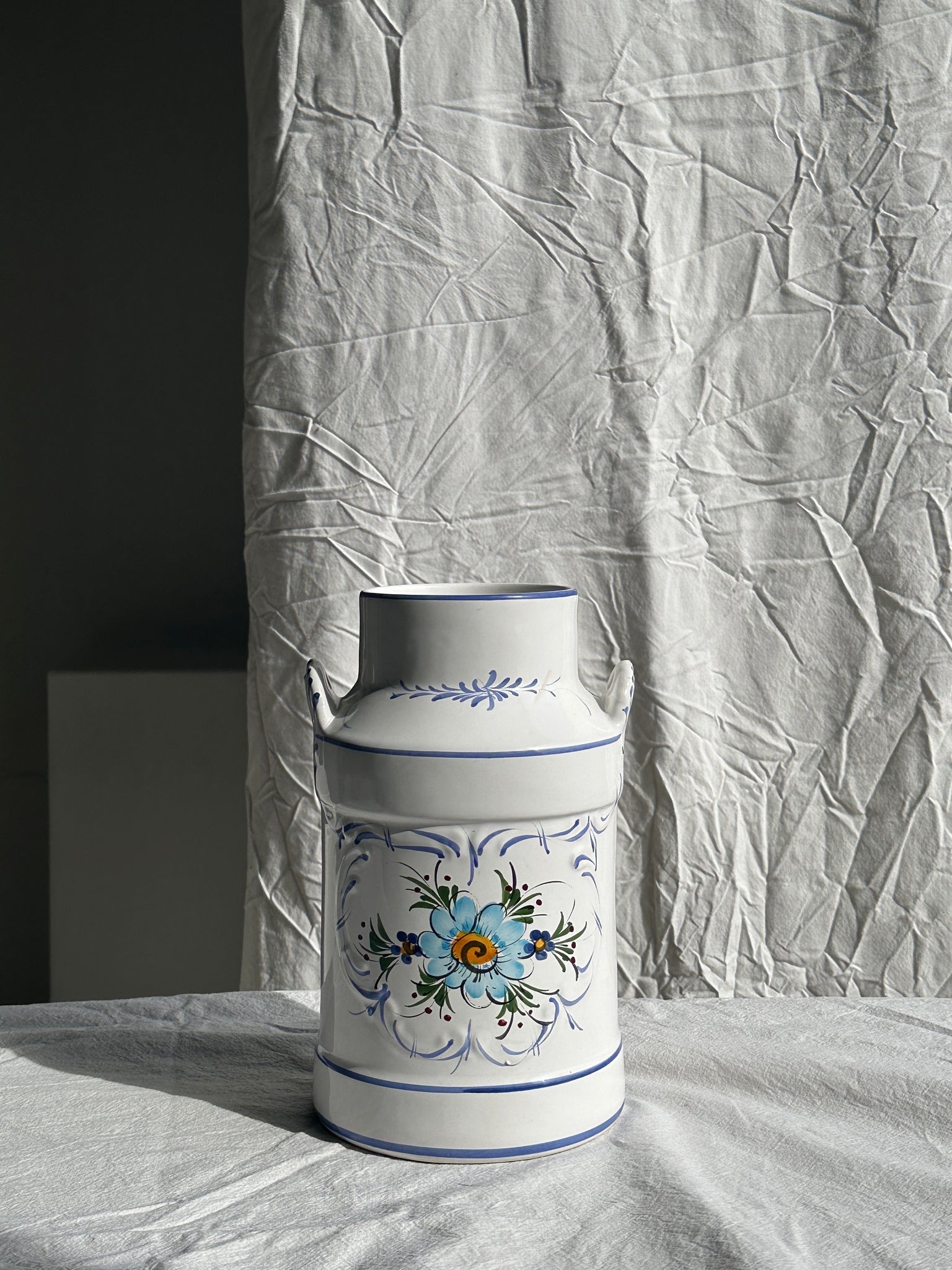 Pot à lait en faïence peint à la main vase