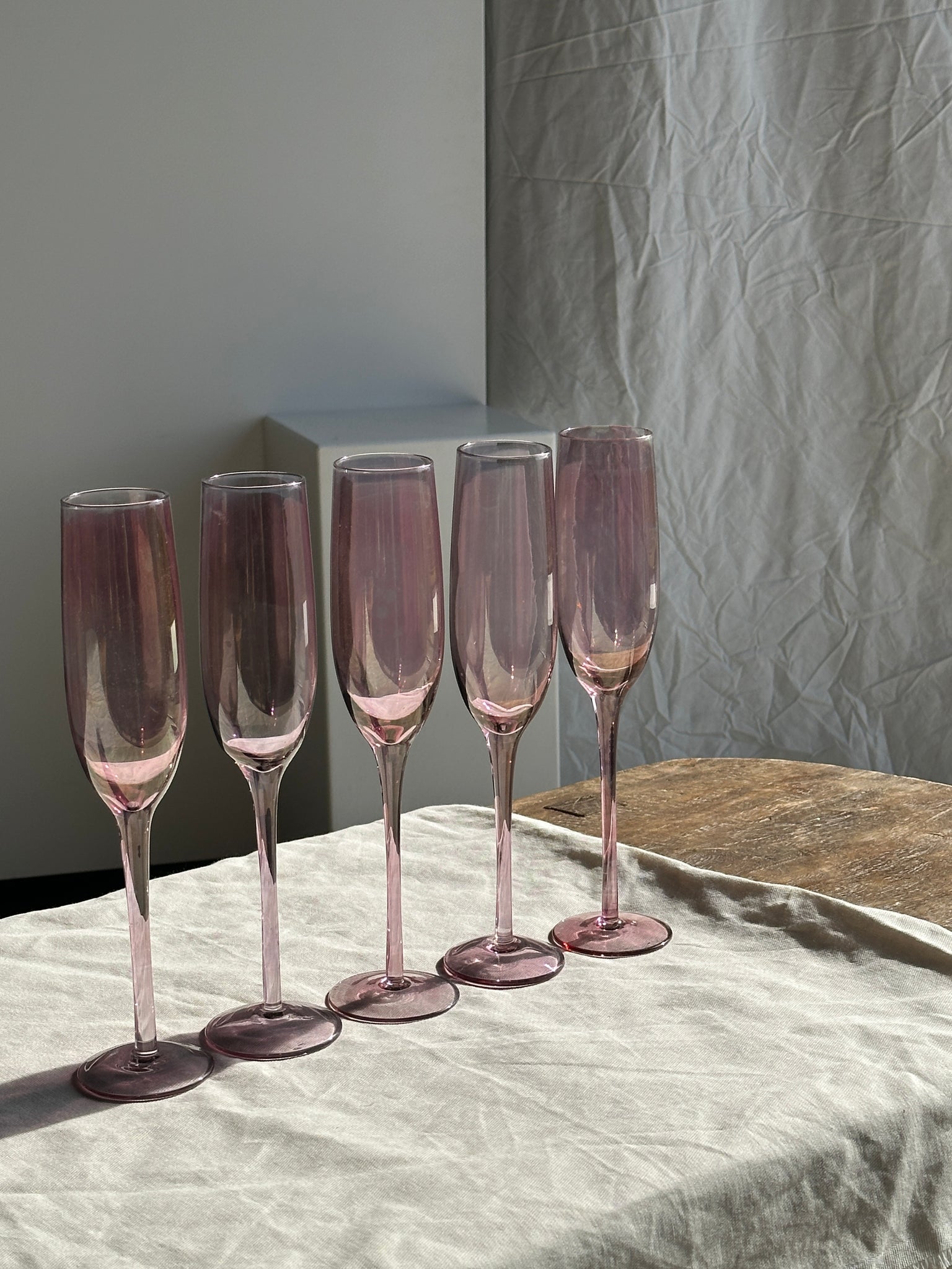 5 grandes flûtes à champagne rosées