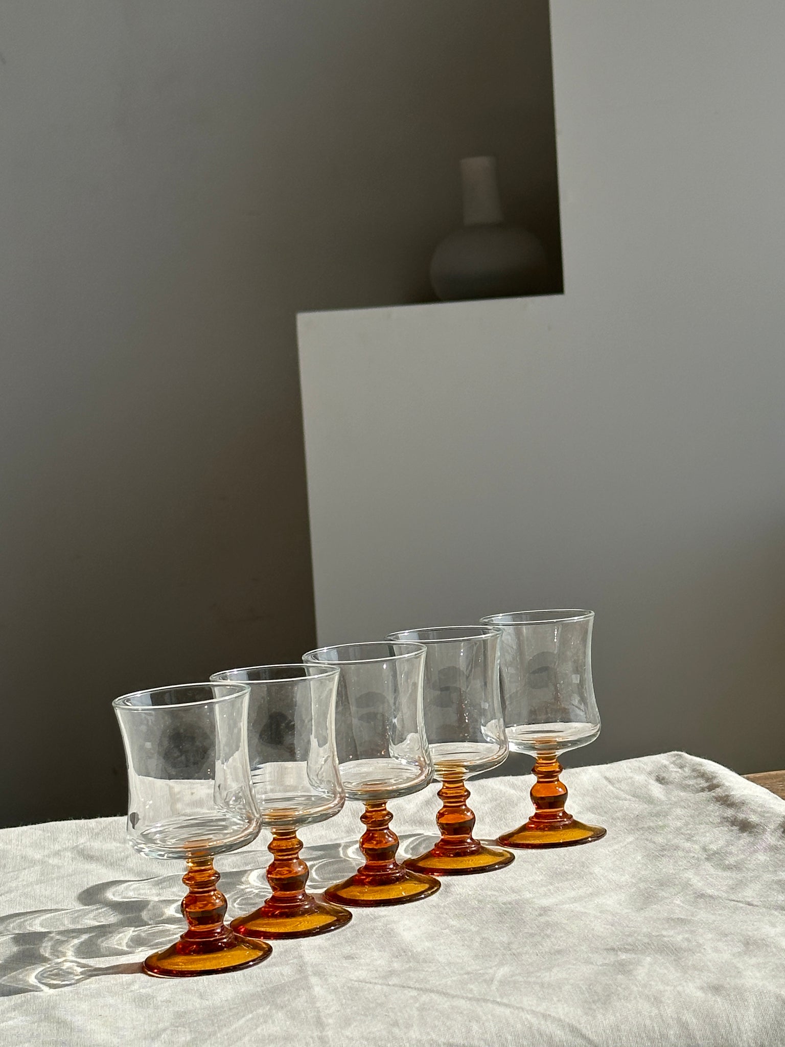 5 petits verres en verre pied coloré orange