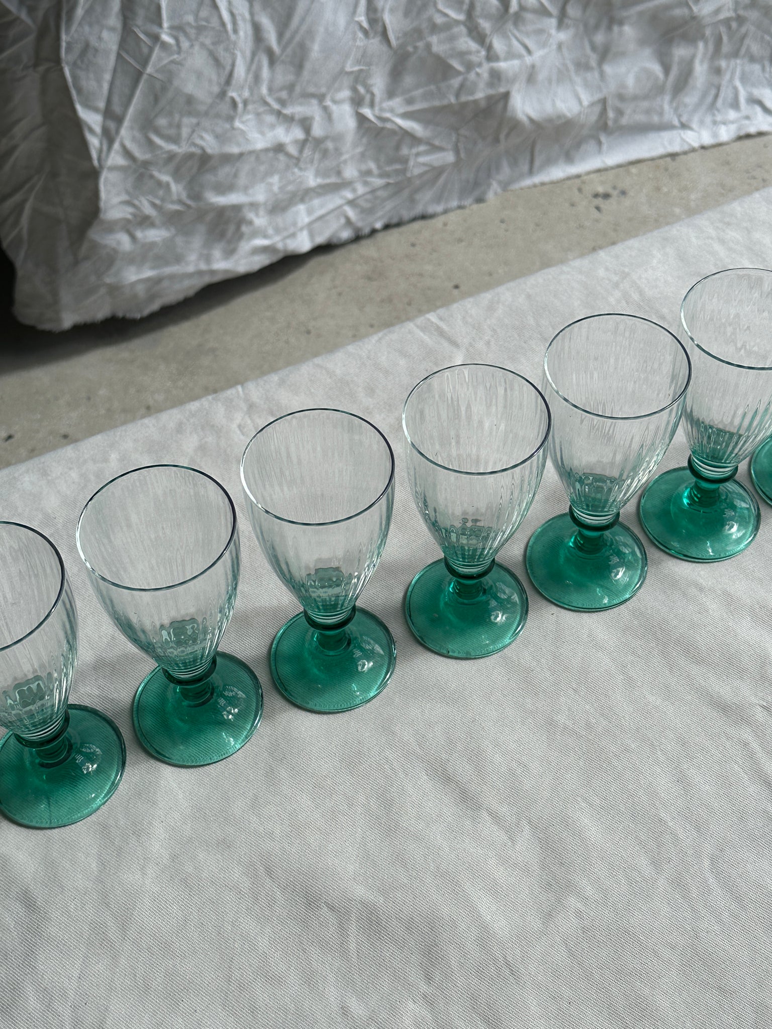 Lot de 10 verres à pied en verre strilé pied coloré vert