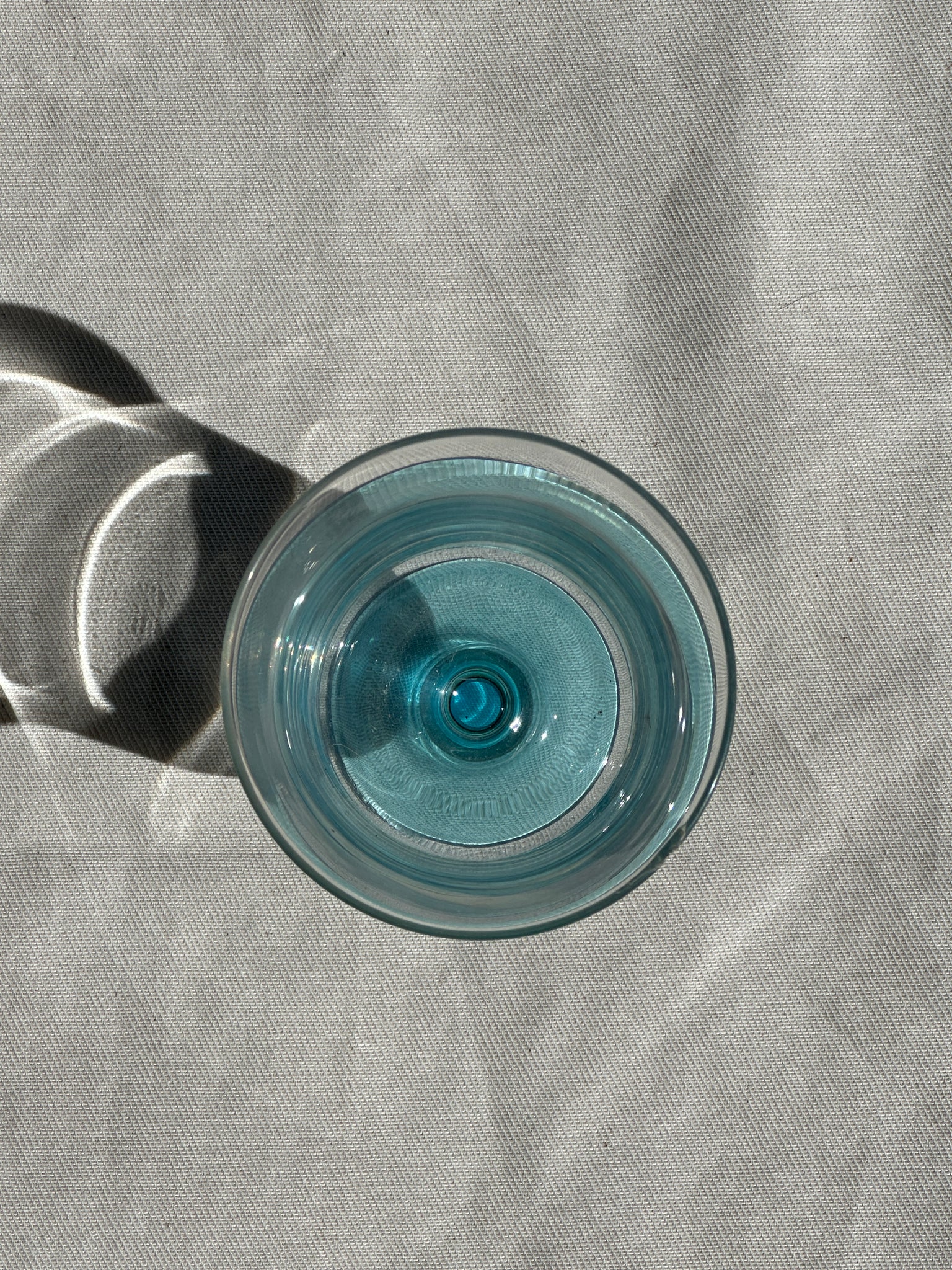 4 verres italiens à eau à pied bleu clair en verre