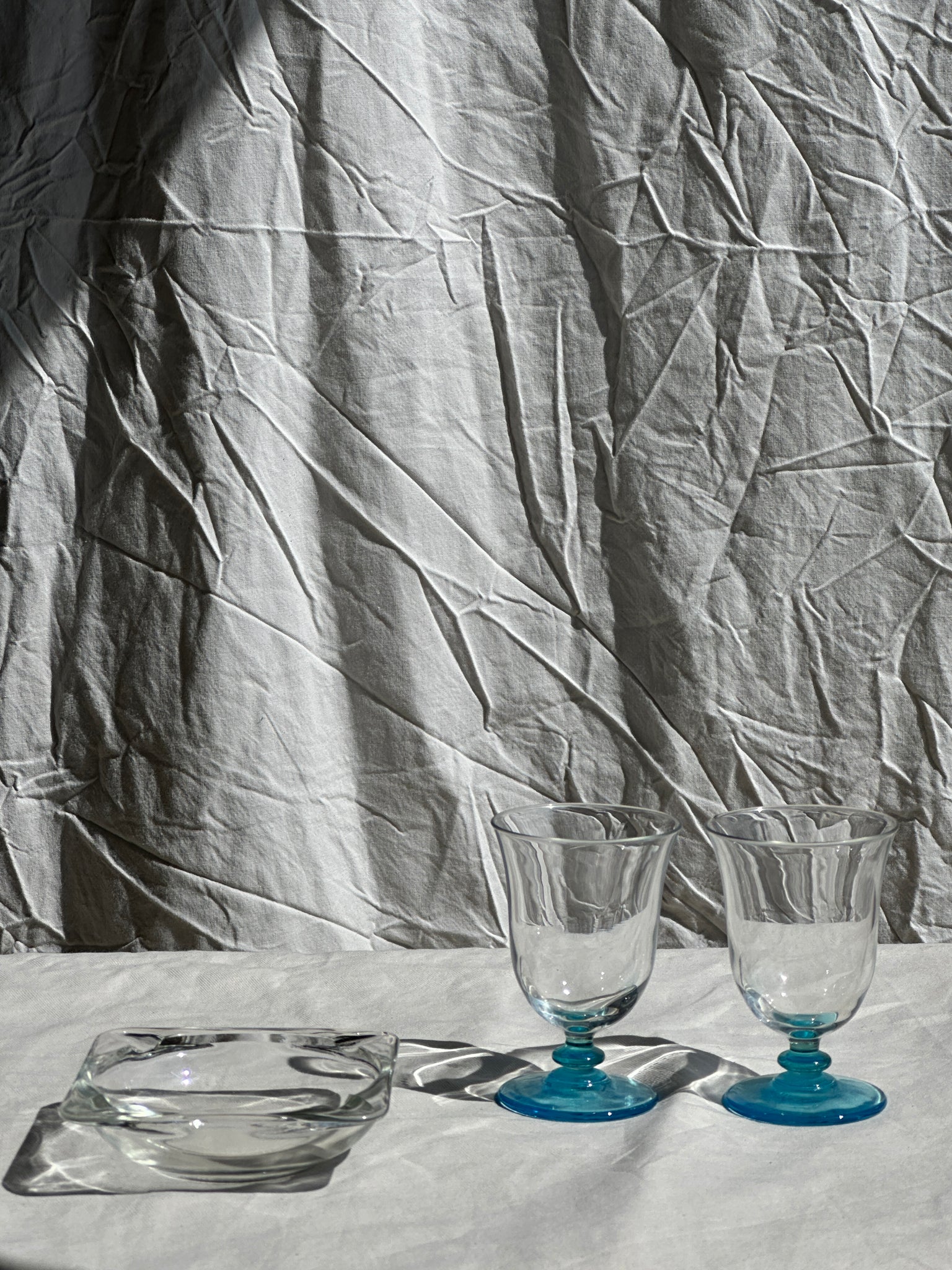 4 verres italiens à eau à pied bleu clair en verre