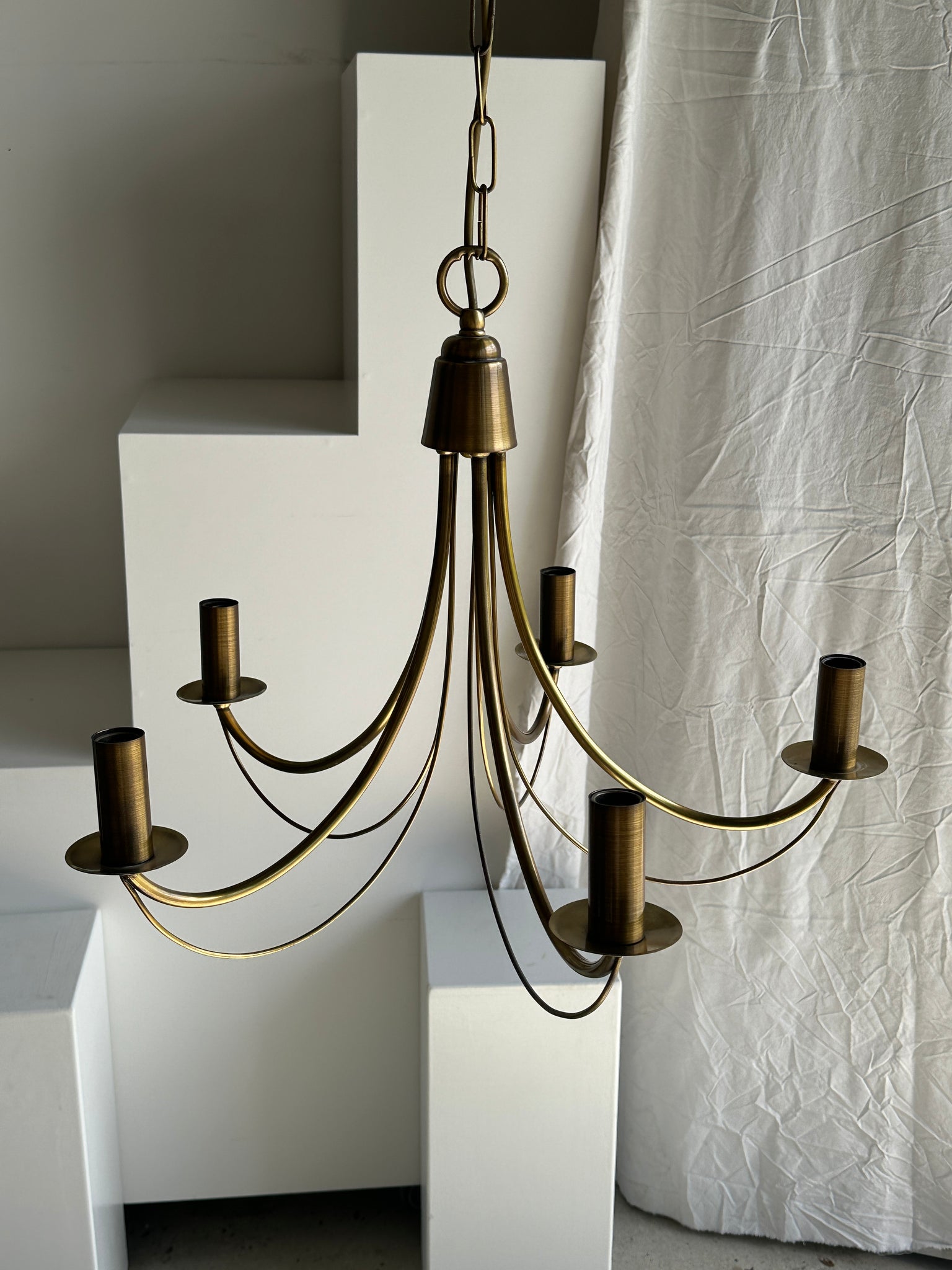 Lustre moderne doré à 5 bras de lumière