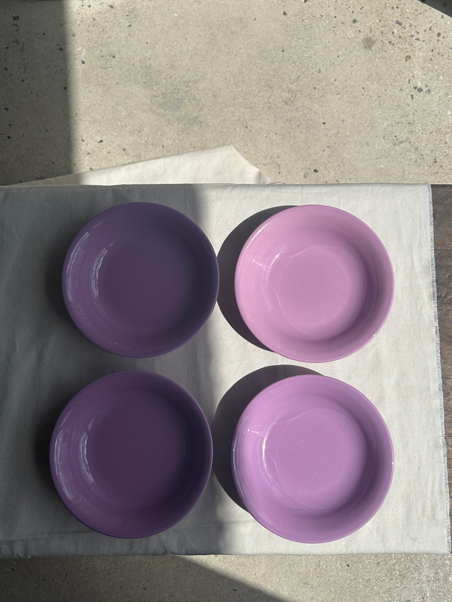 Lot de 4 assiettes creuses vintage violettes