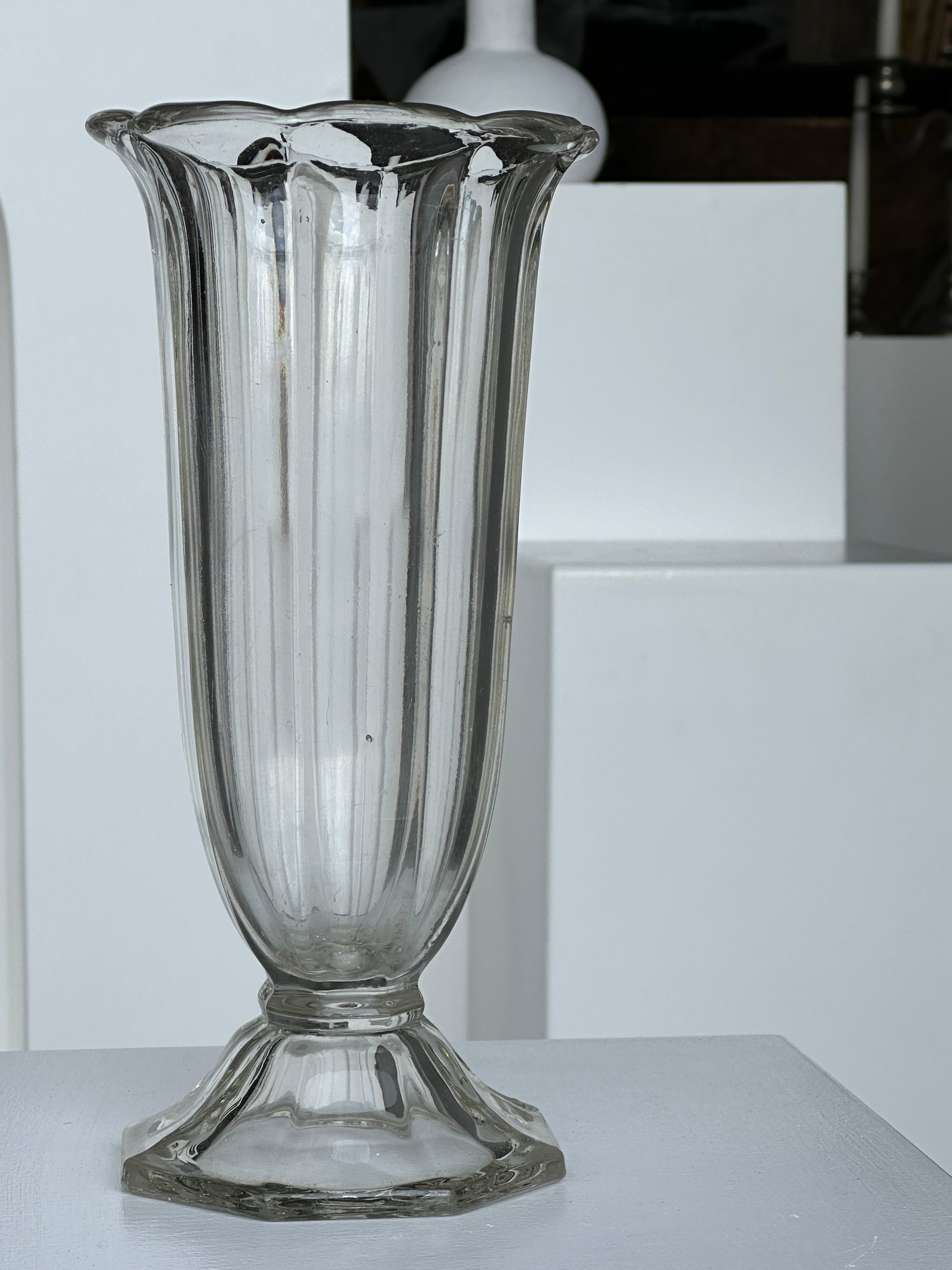 Vase en verre style art déco piedouche col évasé