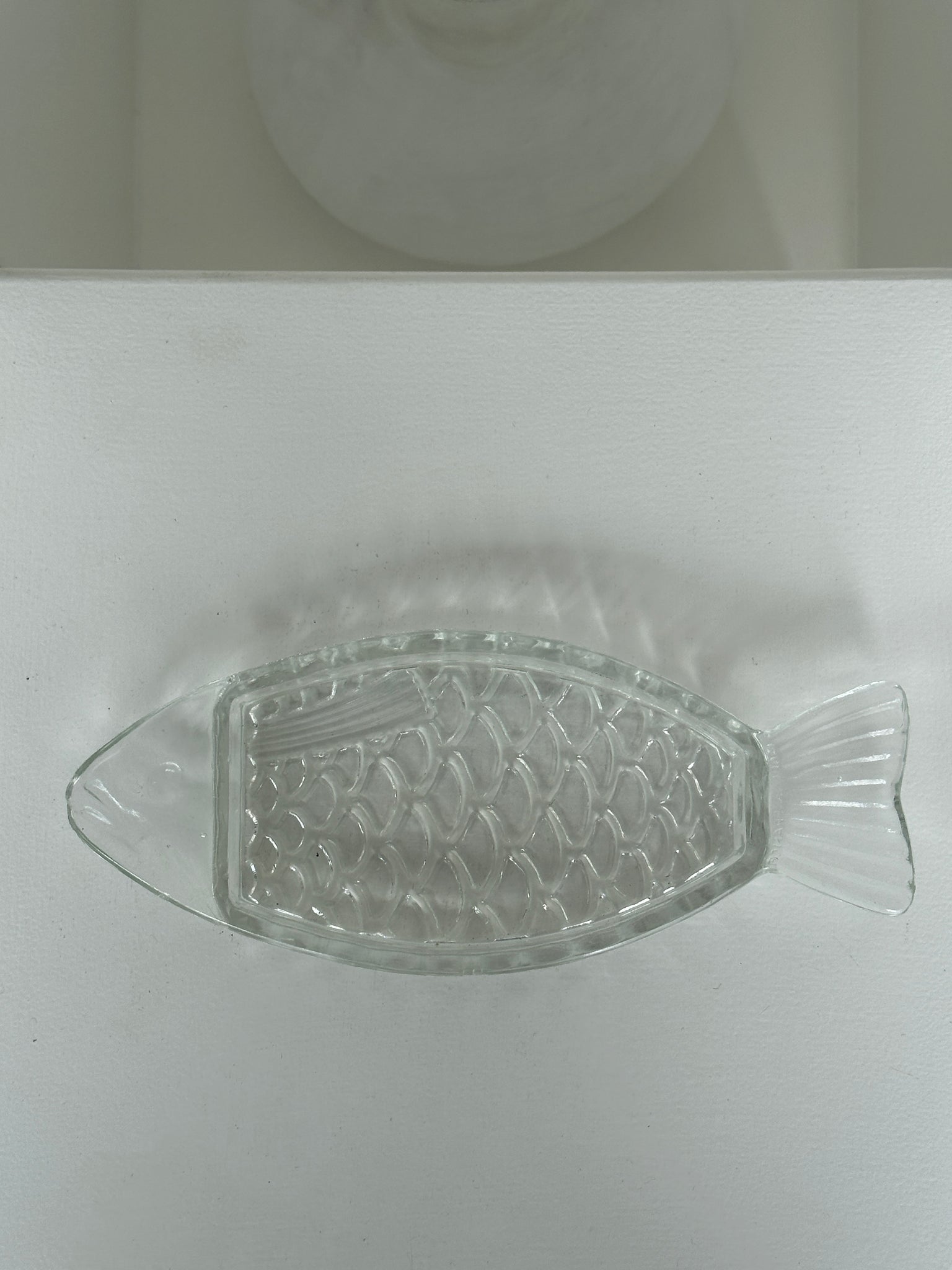 Coupelle en verre en forme de poisson vintage