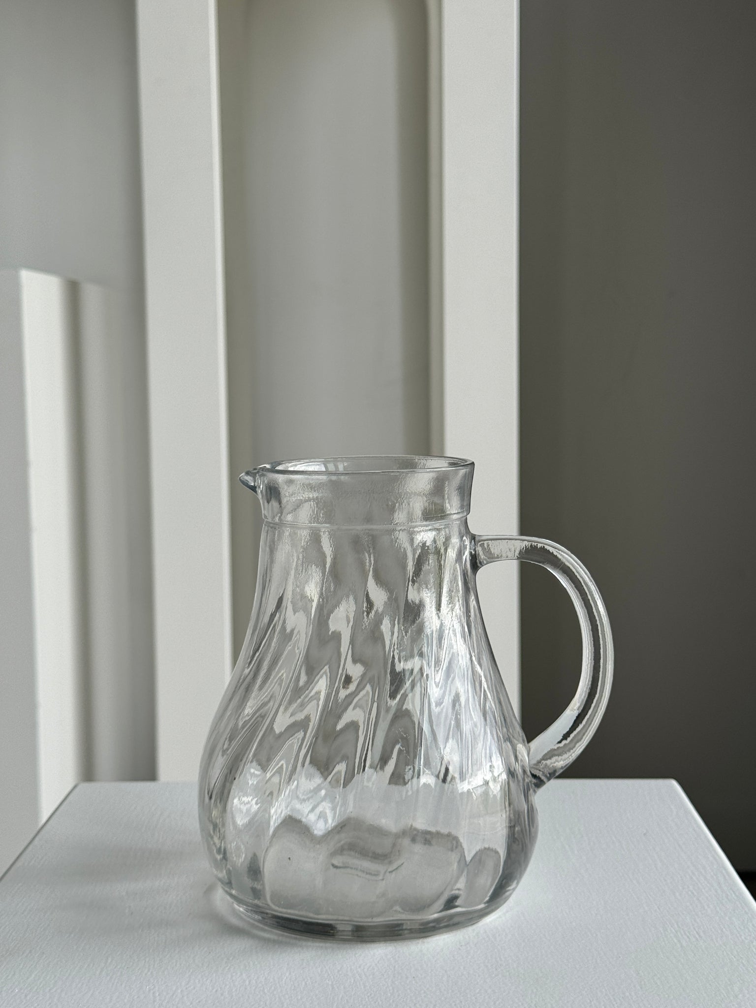 Carafe vintage striée à anse H:16