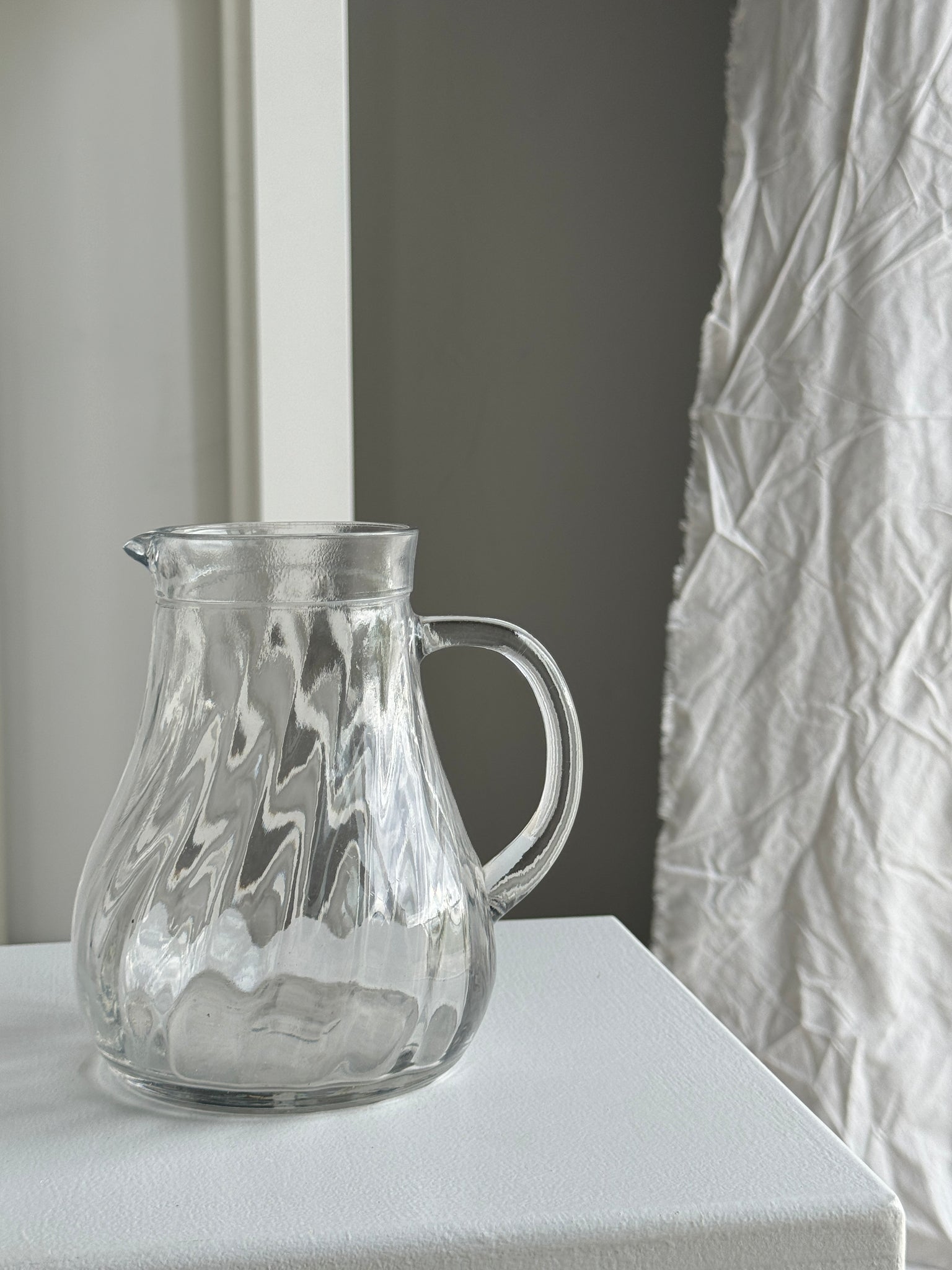 Carafe vintage striée à anse H:16